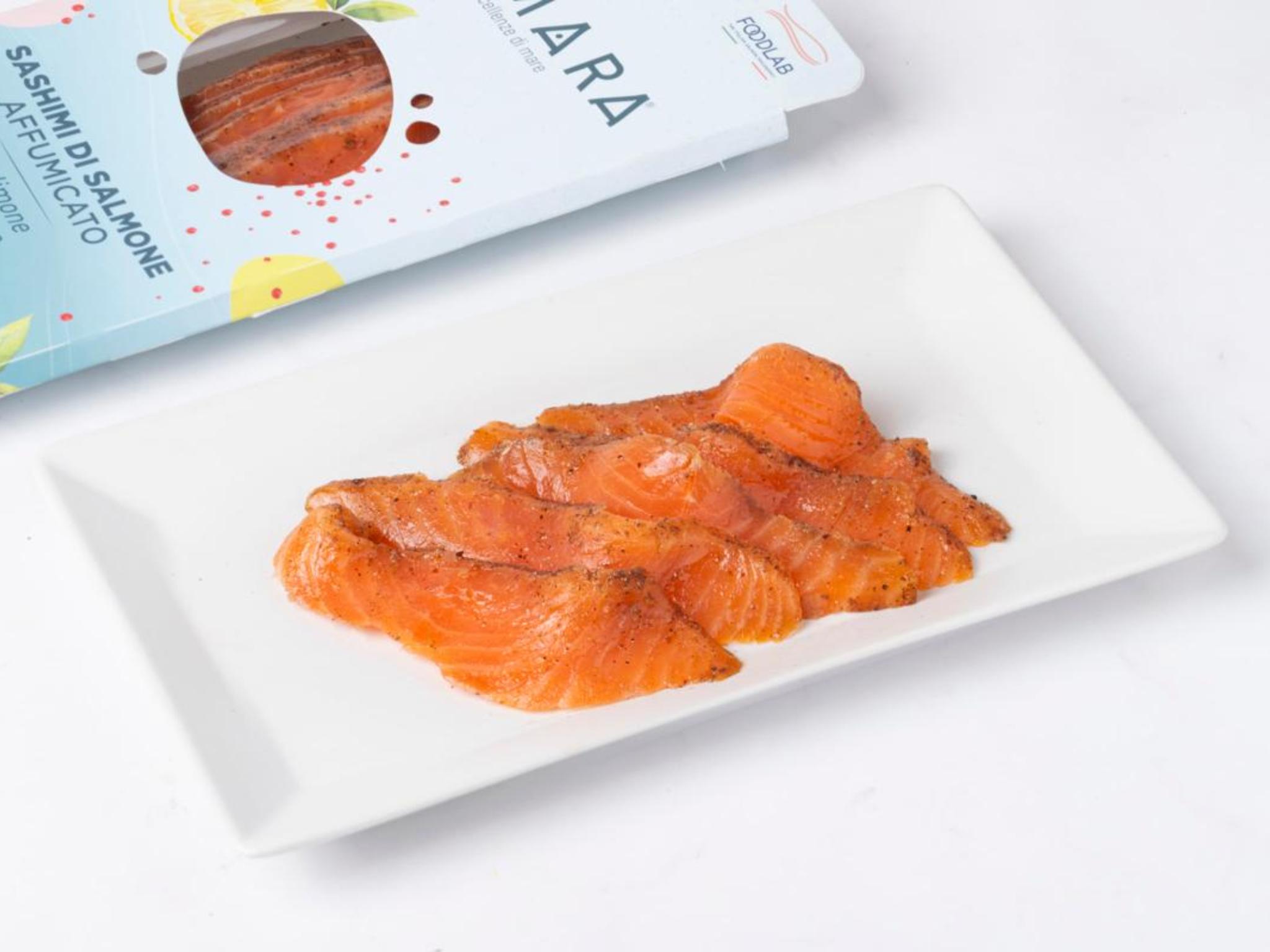Salmone affumicato con limone e pepe rosa