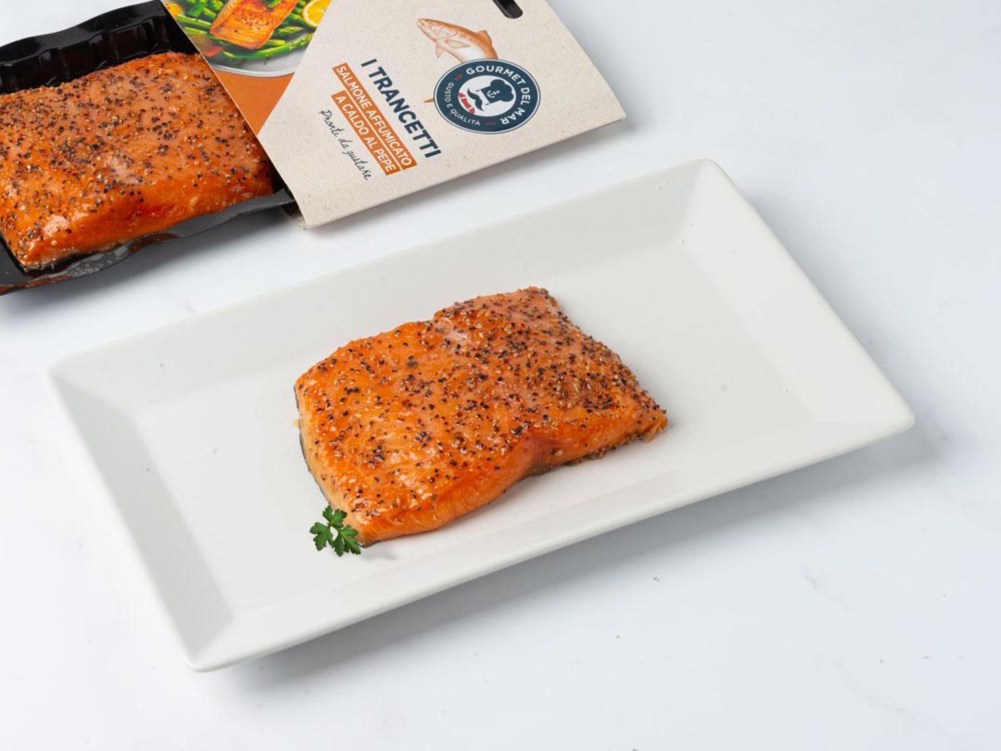 Trancetto di salmone affumicato a caldo al pepe