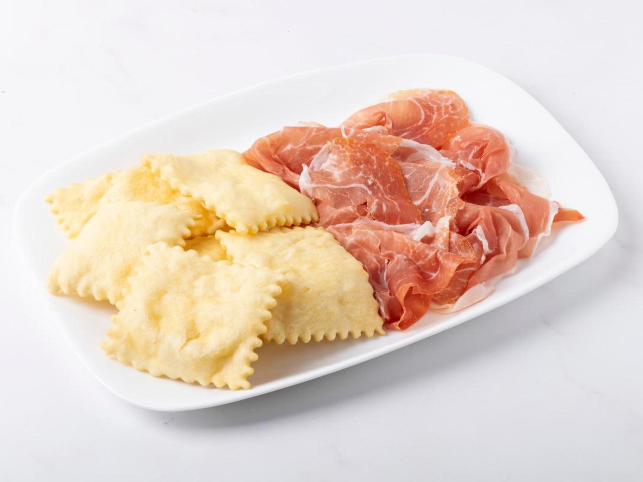 Duo emiliano con prosciutto e gnocco fritto