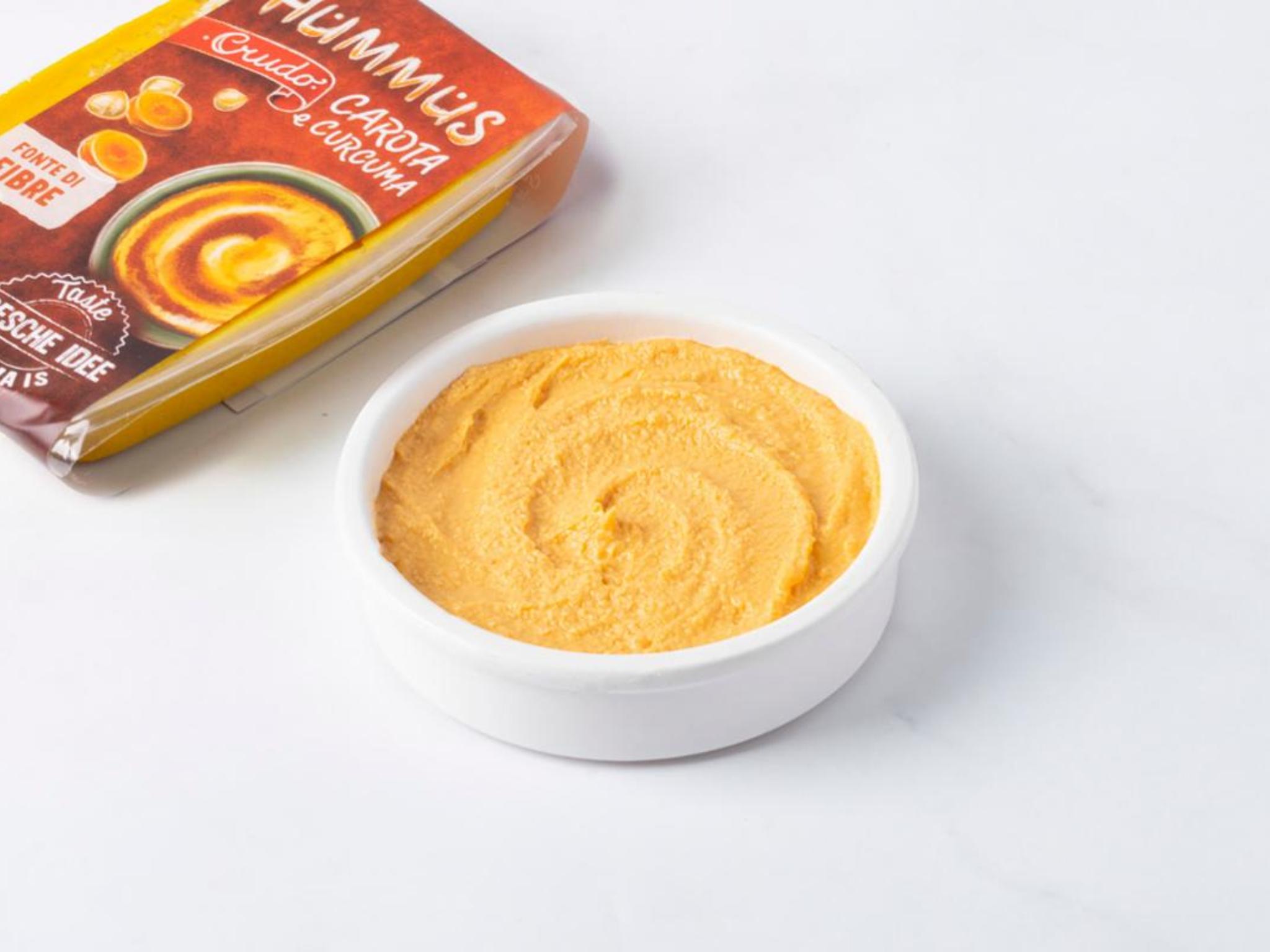 Hummus di ceci con carote e curcuma