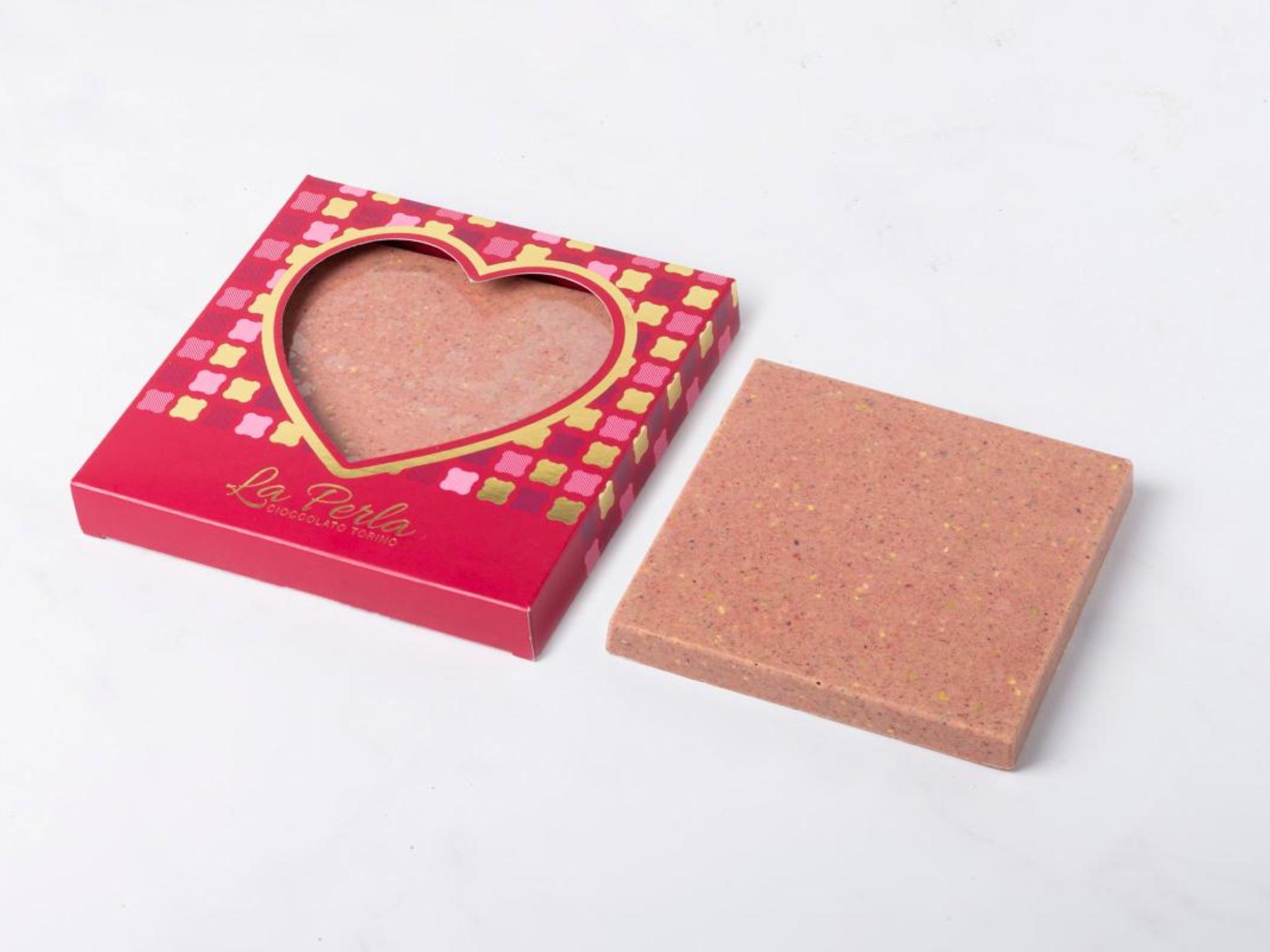 Cuore di cioccolato bianco, lampone e granella di pistacchio