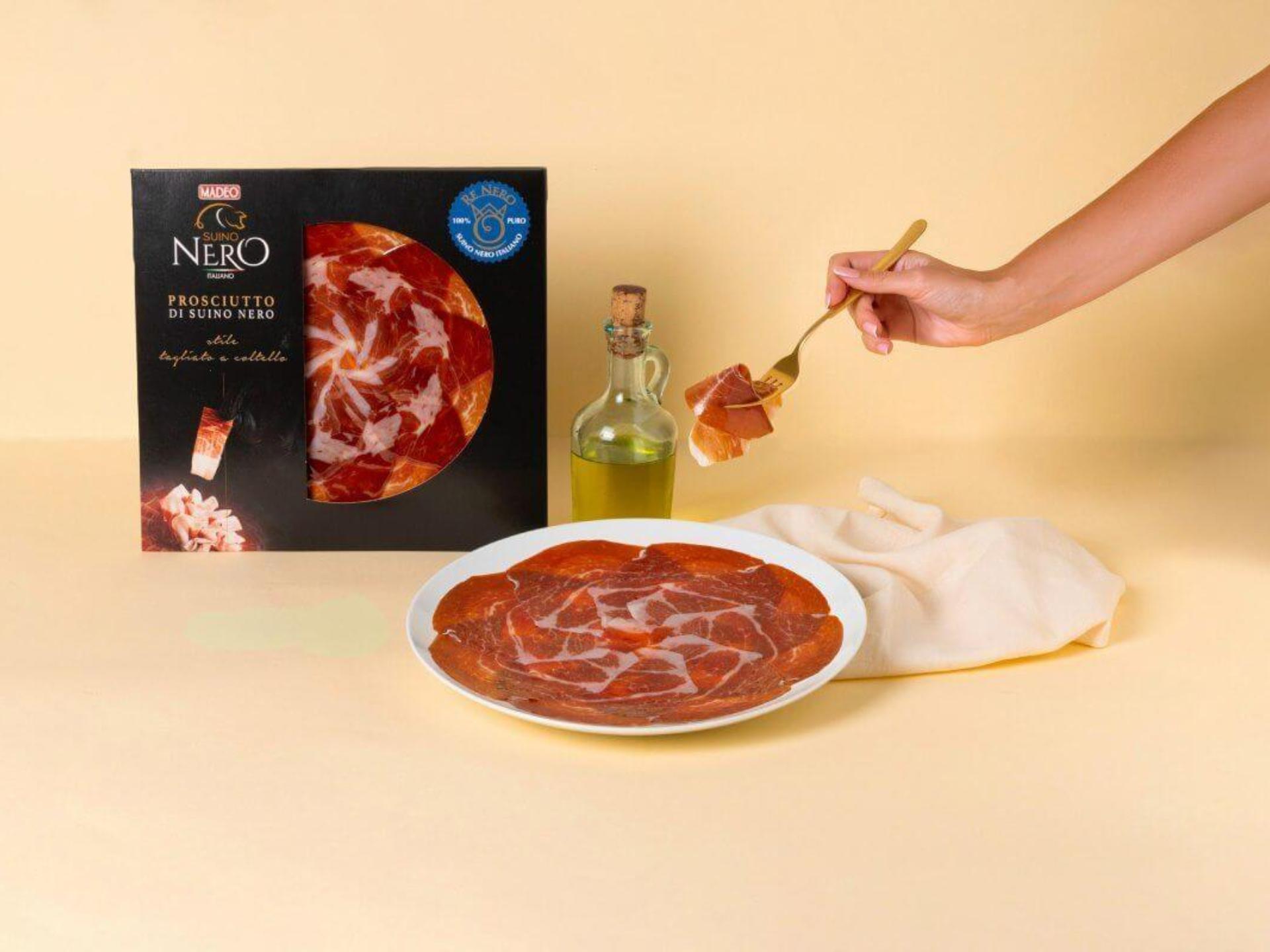 Prosciutto di Suino Nero di Calabria tagliato al coltello