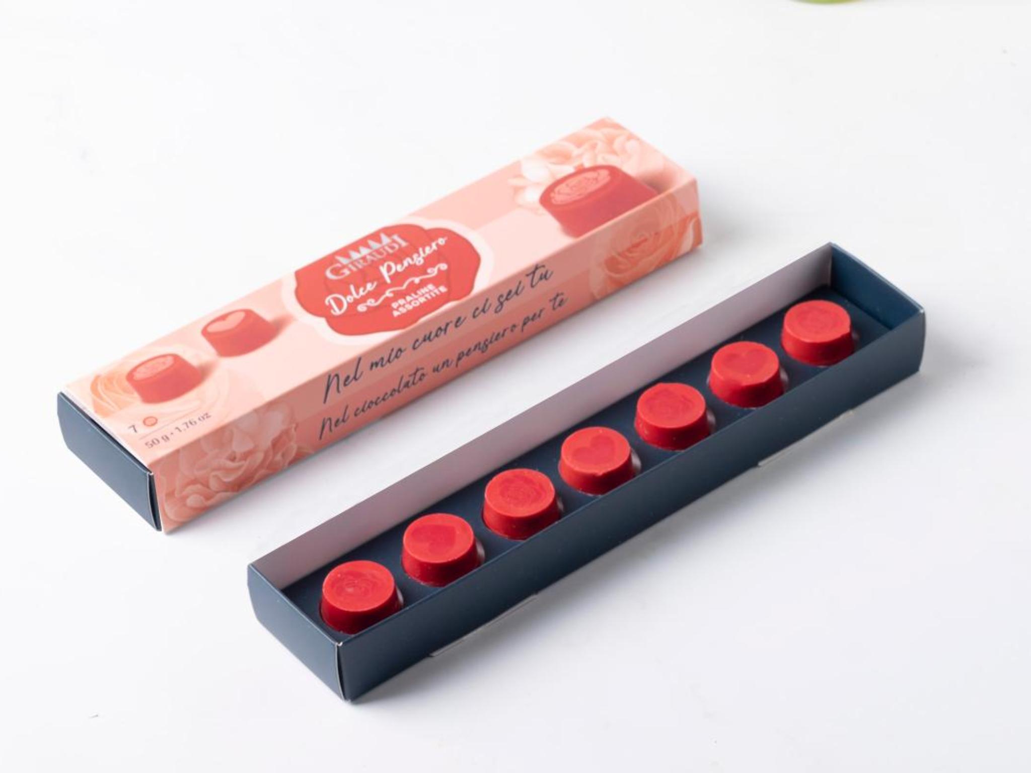 Praline di cioccolato bianco ripiene con lampone o caramello