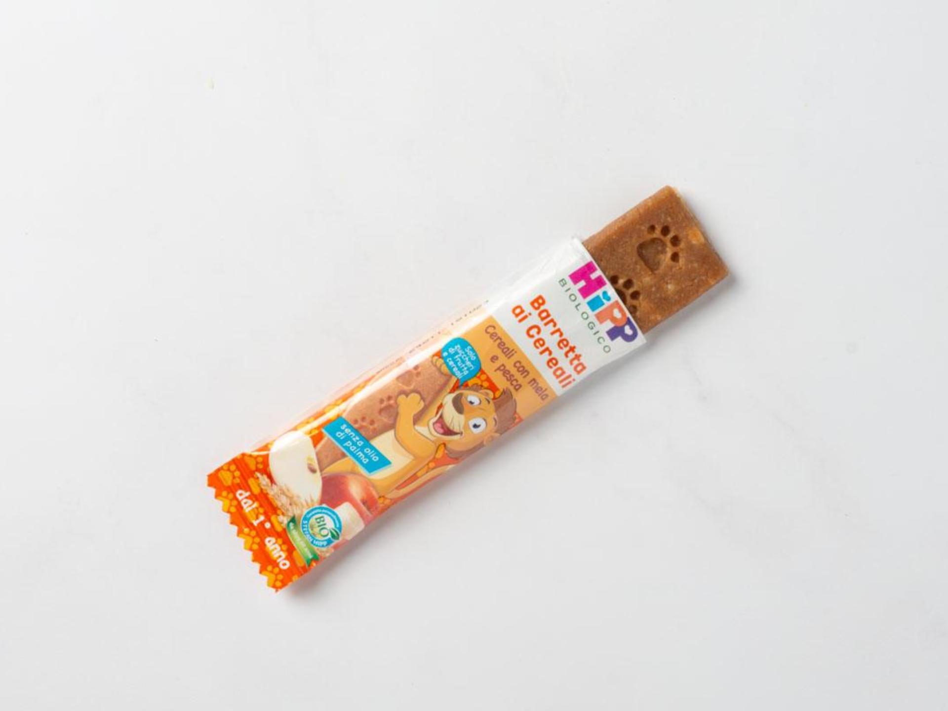 Barretta ai cereali con mela e pesca