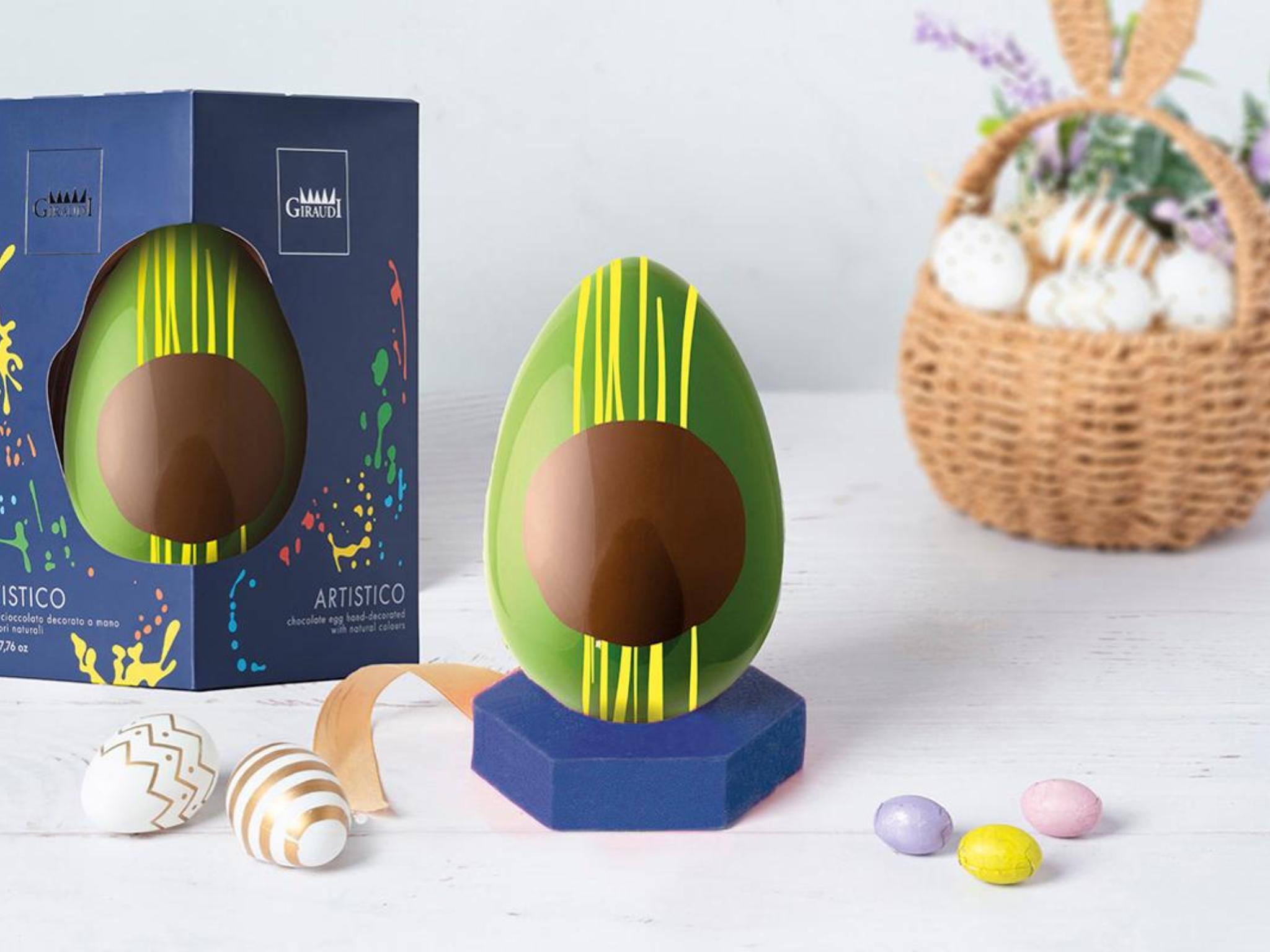 Uovo al cioccolato al latte e bianco