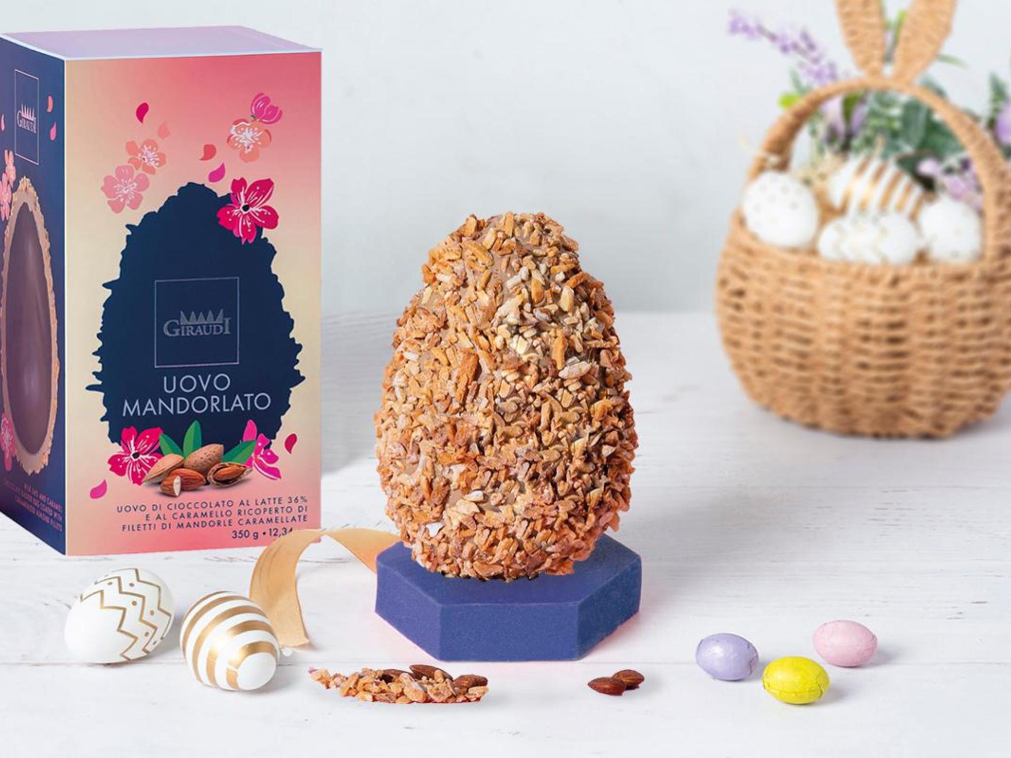 Uovo mandorlato di cioccolato al latte e caramello