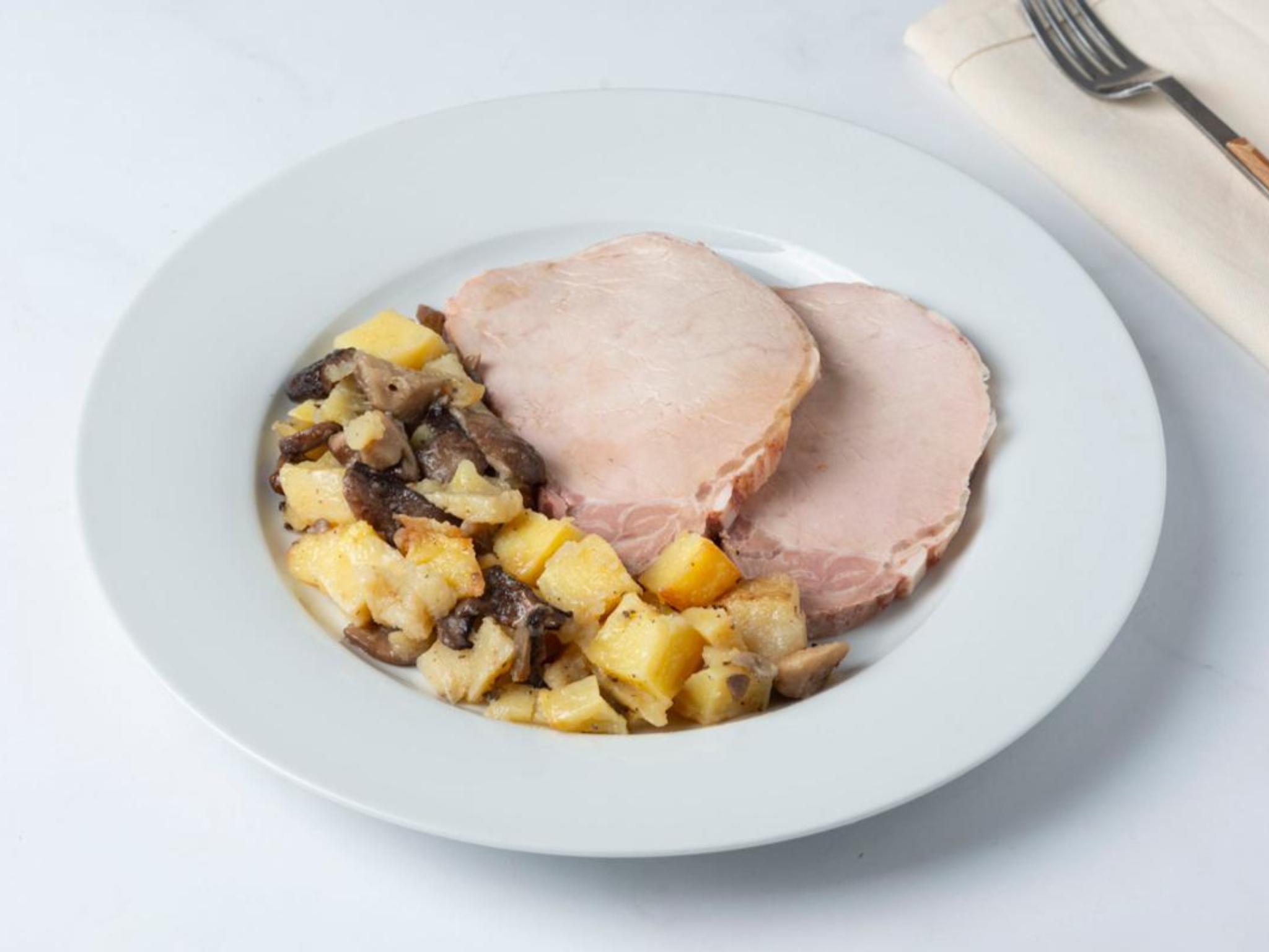 Arrosto di maiale con patate e funghi