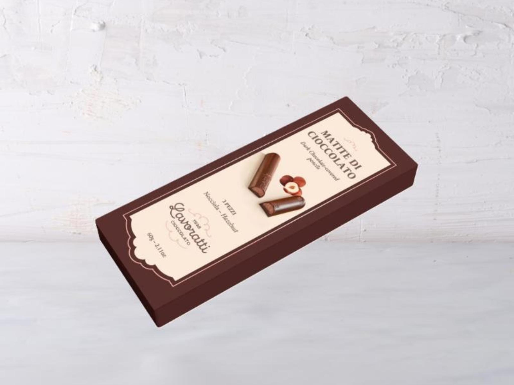 Matite di cioccolato fondente e nocciola