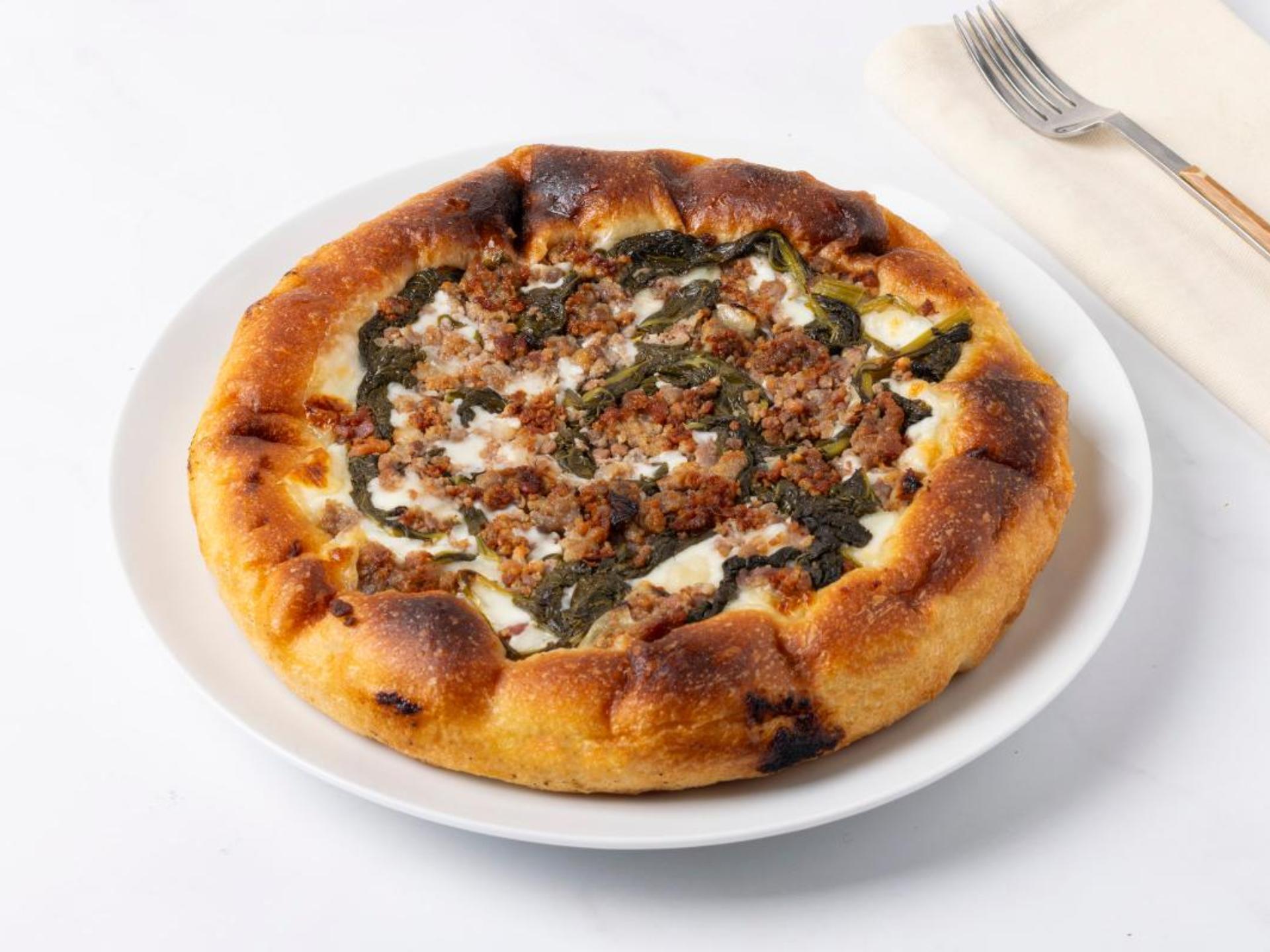 Focaccia farcita con salsiccia e friarielli