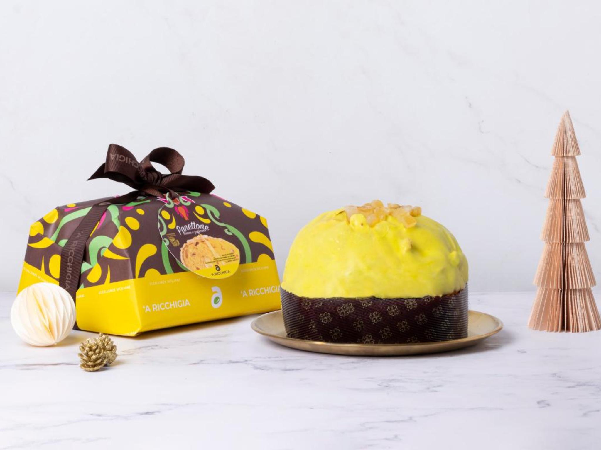 Panettone al limone e zafferano farcito con crema al limone