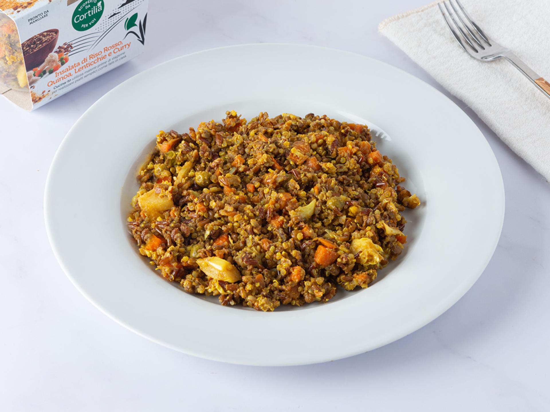 Insalata di riso rosso, quinoa, lenticchie e curry