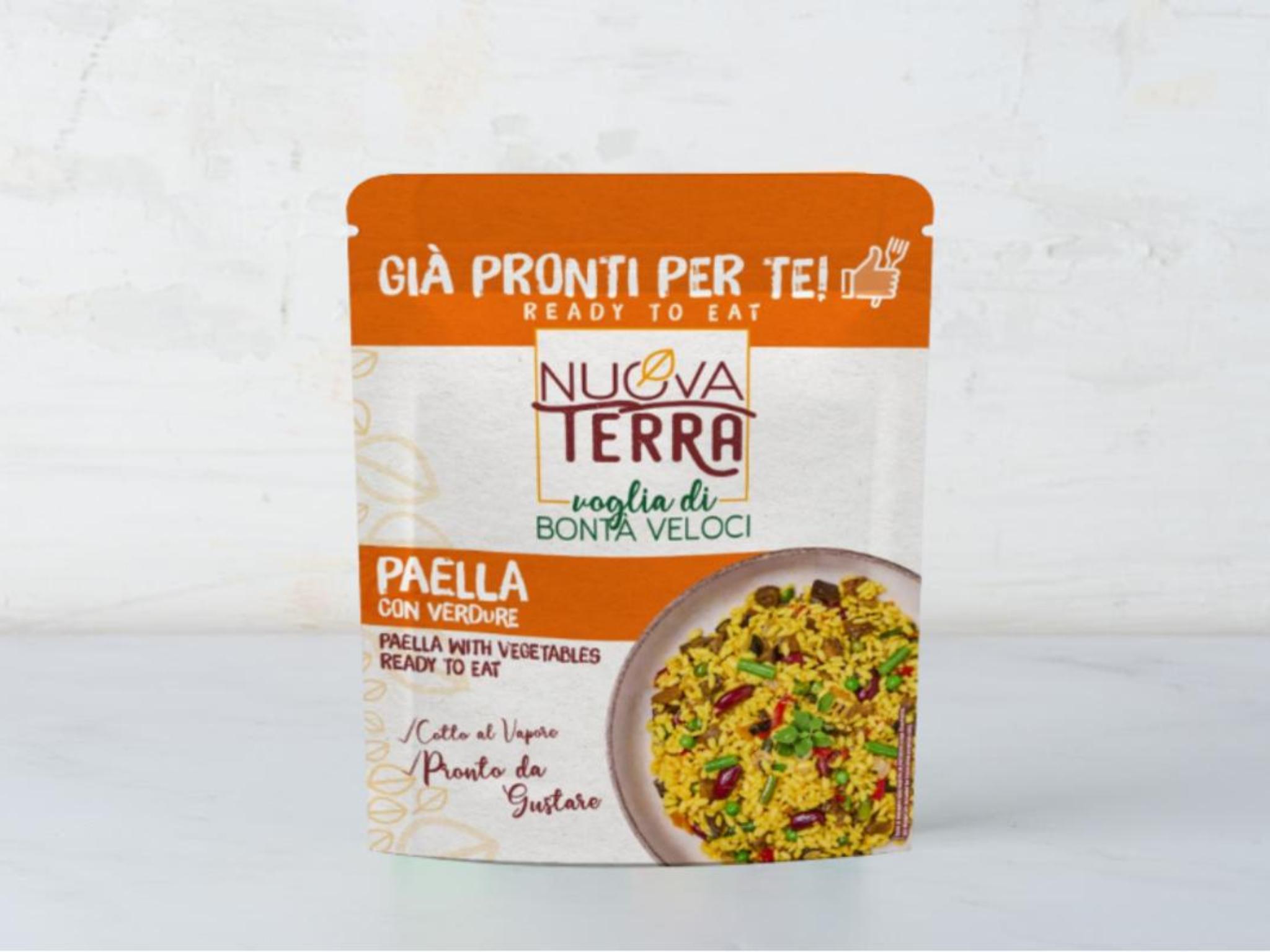 Paella con verdure pronta