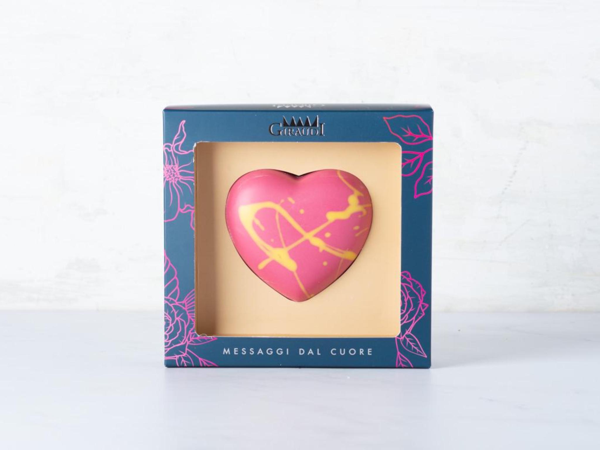 Cuore di cioccolato al latte e nocciole