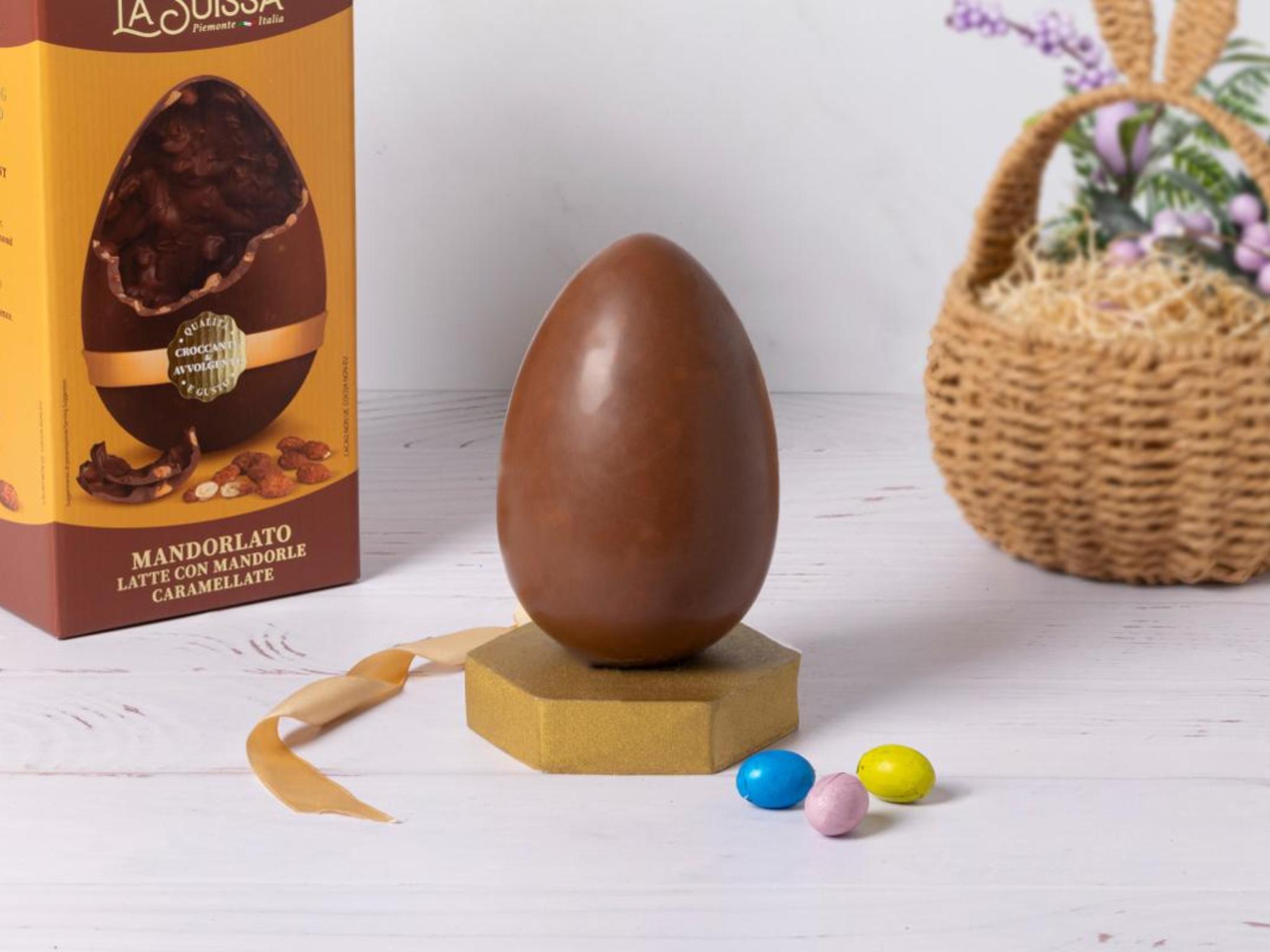 Uovo mandorlato al latte con mandorle caramellate