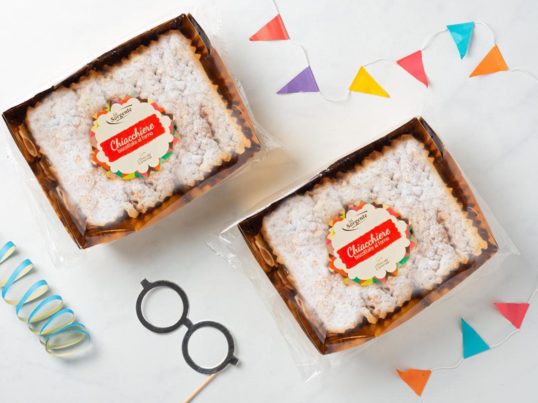 2 Chiacchiere con zucchero a velo