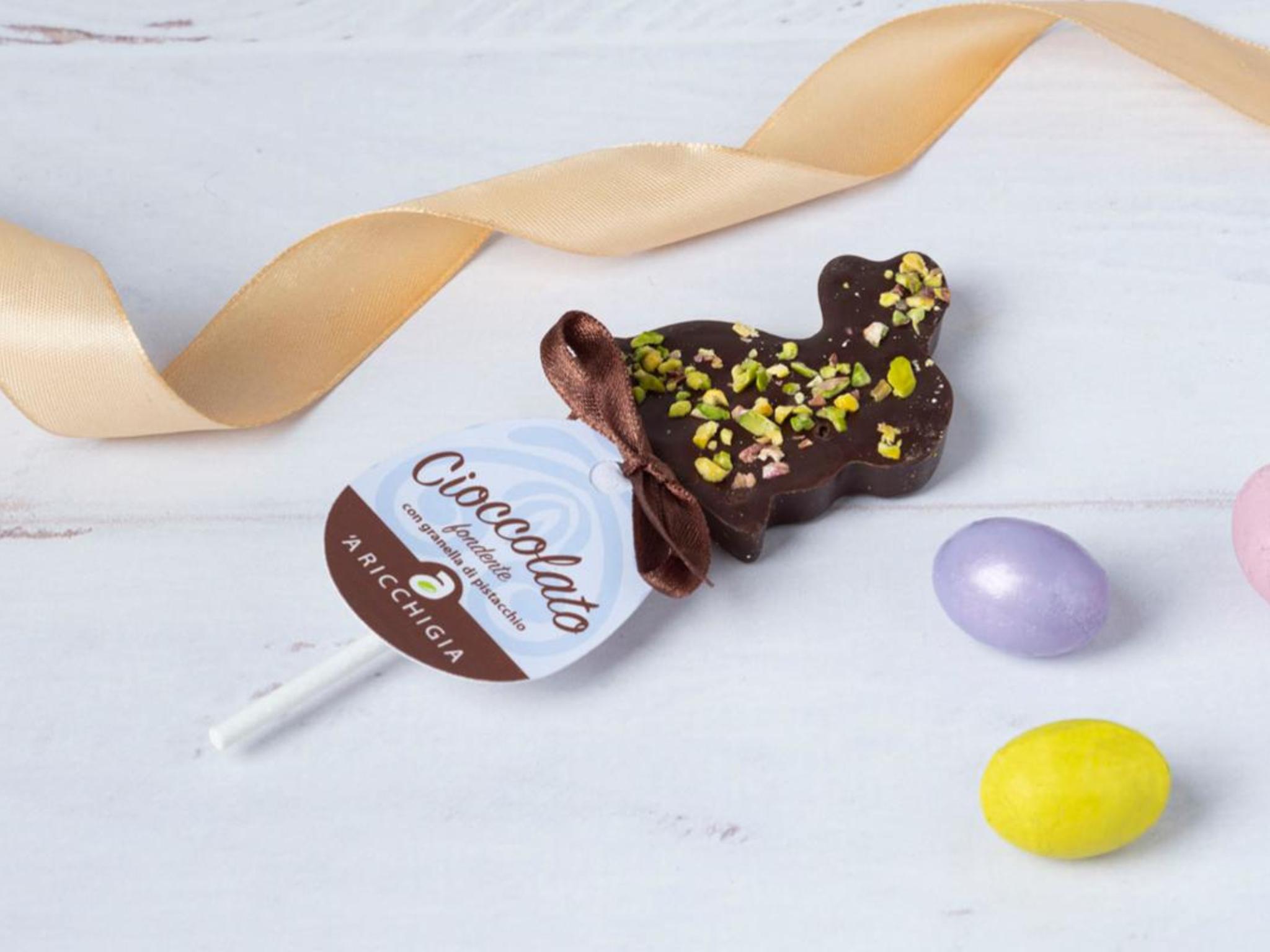 Coniglietto di cioccolato fondente con granella di pistacchio