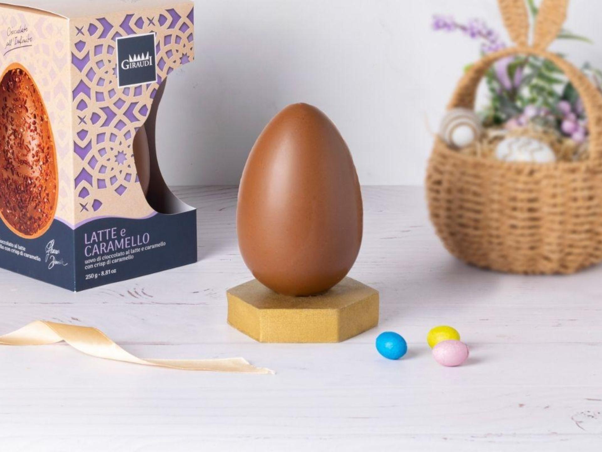 Uovo di cioccolato al latte e caramello