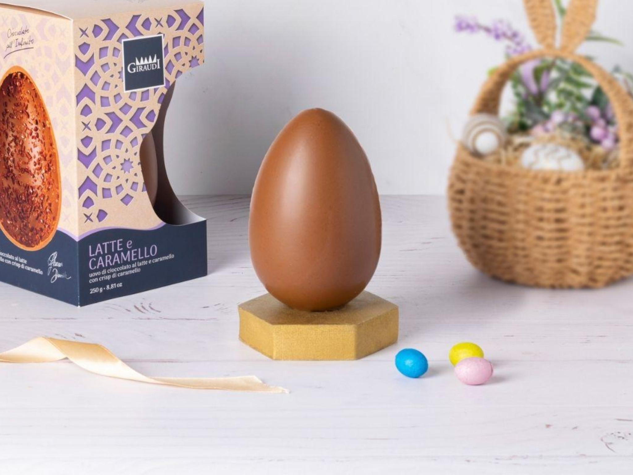 Uovo di cioccolato al latte e caramello