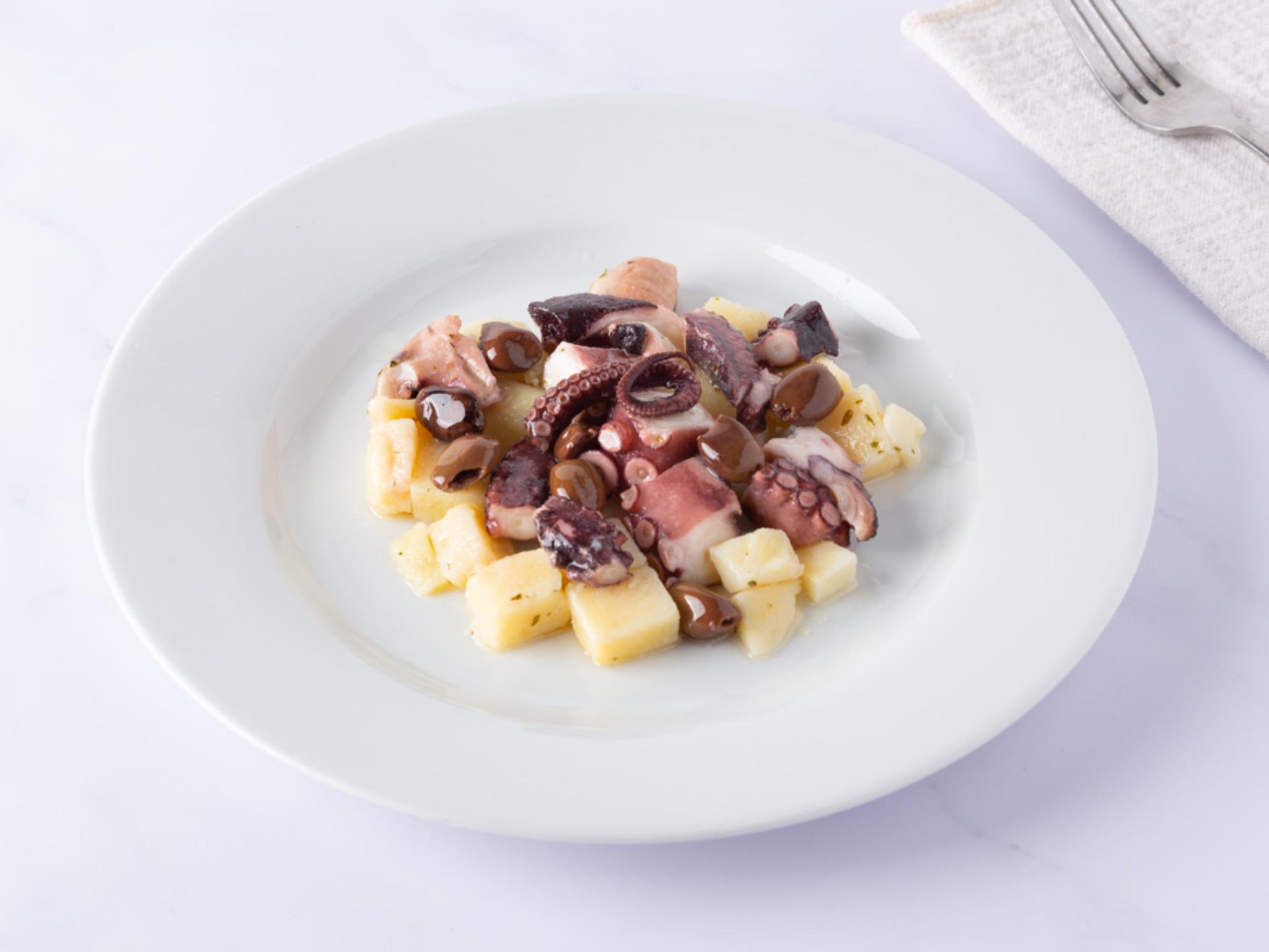 Insalata di polpo con olive e patate