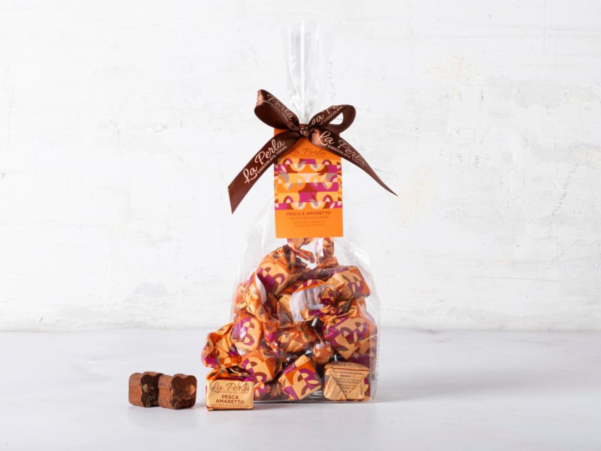 Tartufi di cioccolato pesca e amaretto