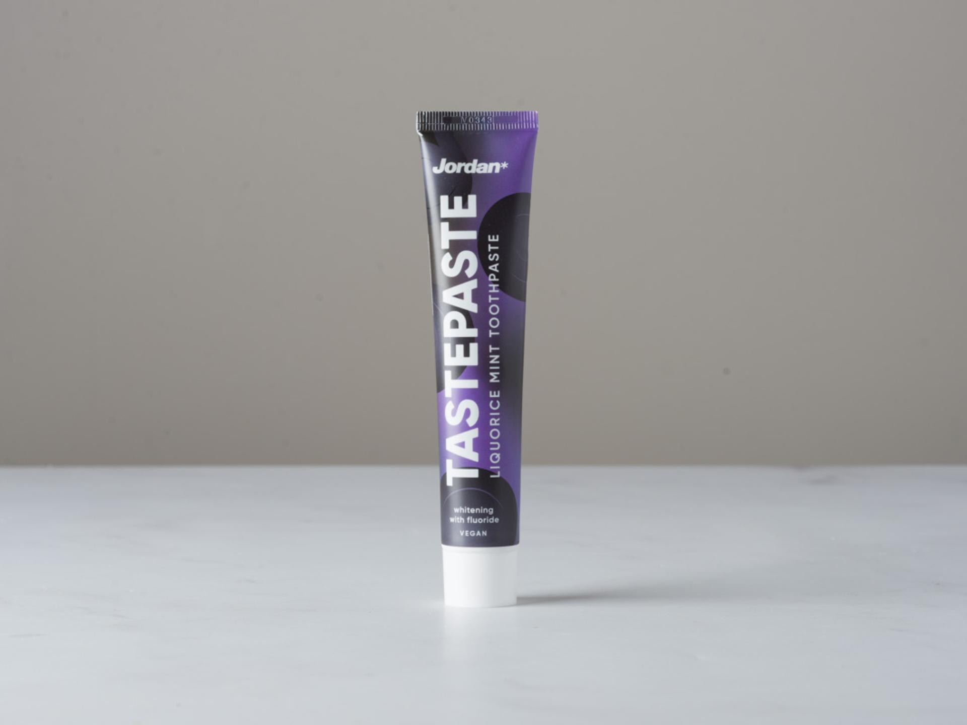 Dentifricio menta e liquirizia sbiancante