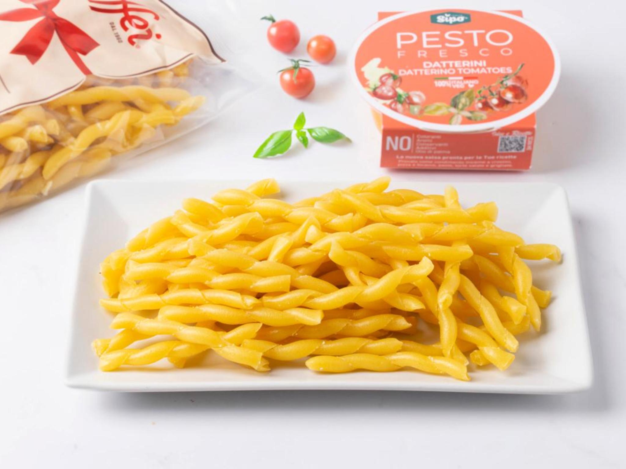 Busiate e pesto fresco di pomodori datterini