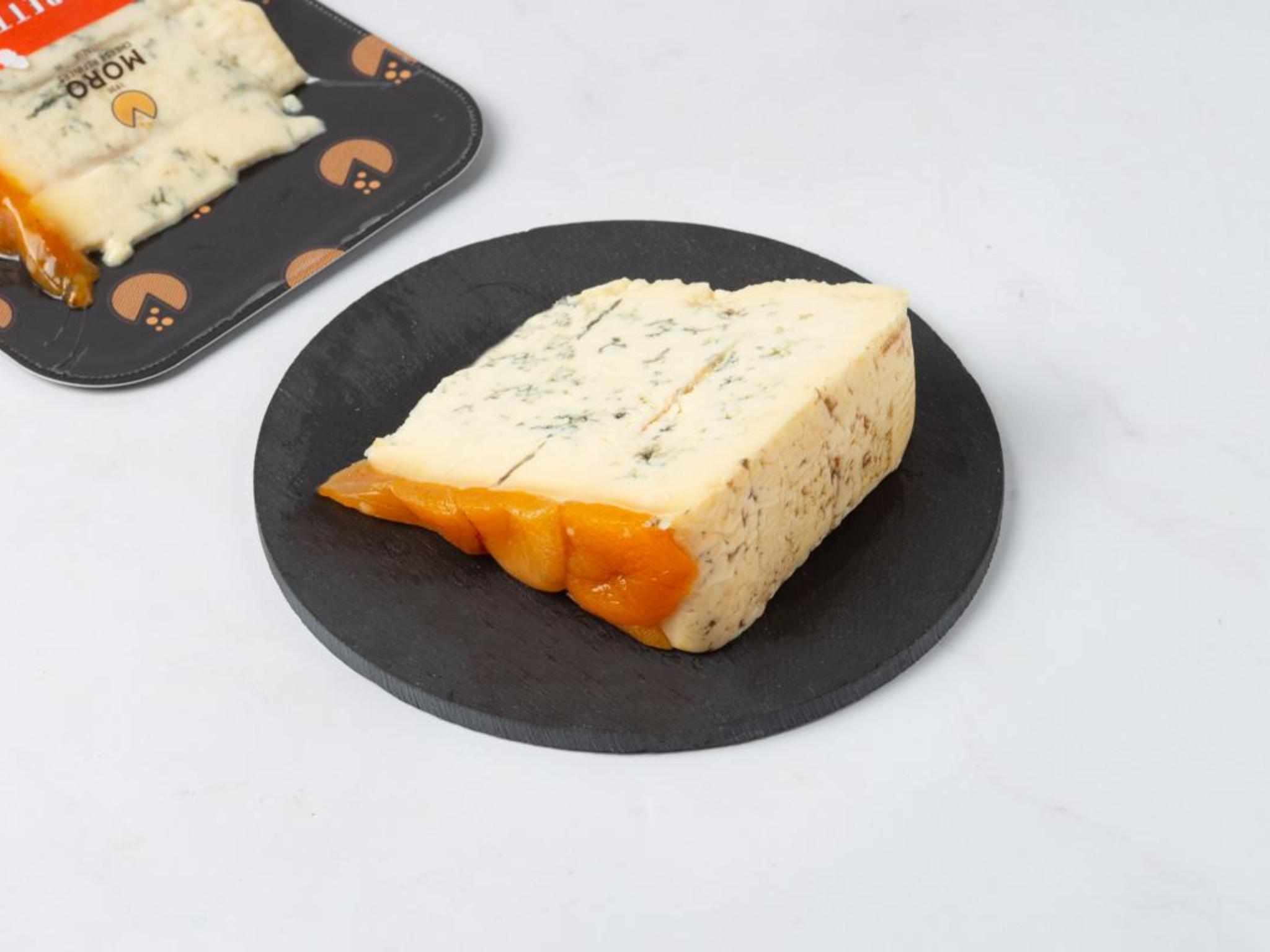 Formaggio "Amaretto" con liquore e albicocche