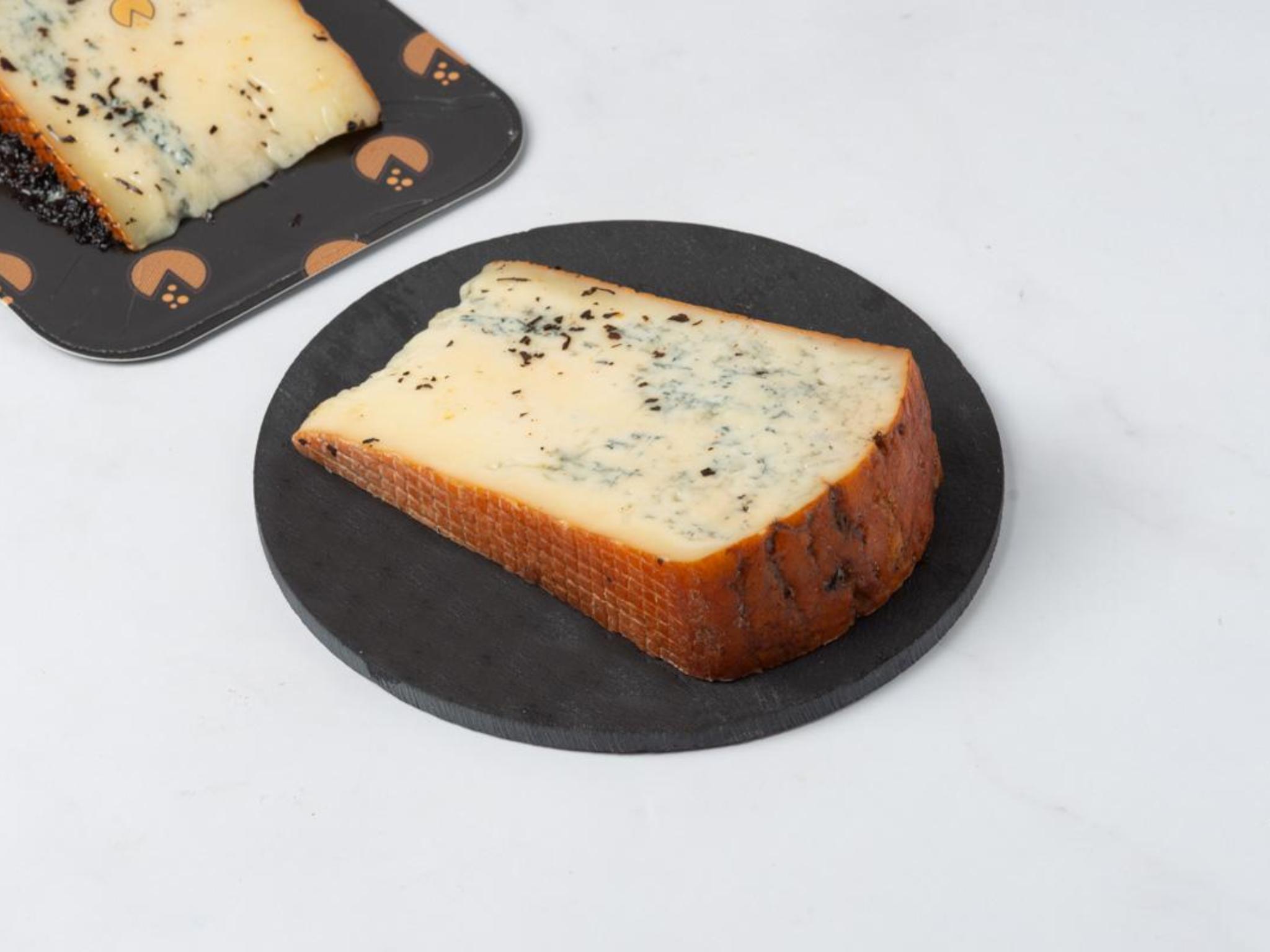 Formaggio "Nero fumè" affumicato con tè nero