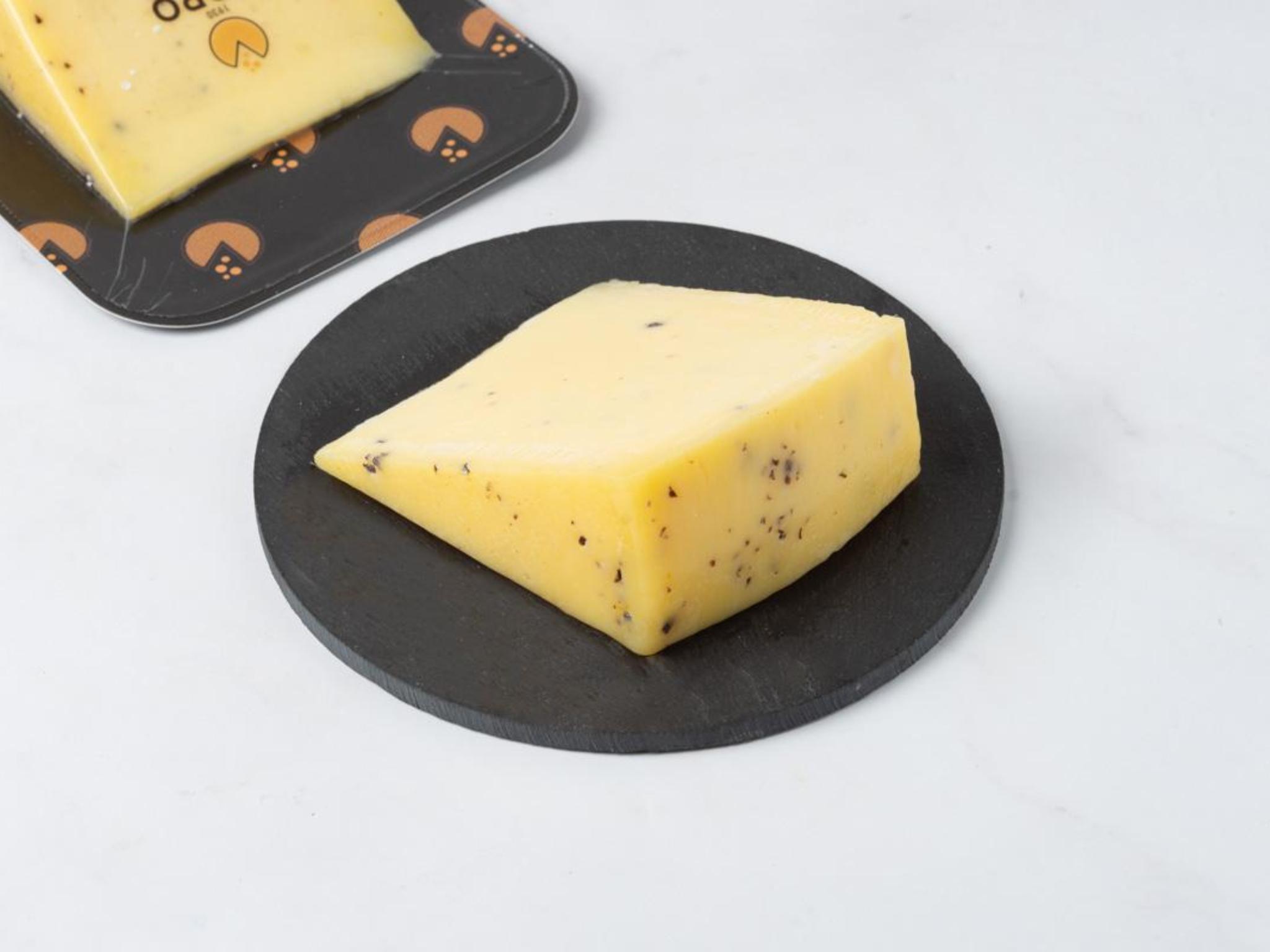 Formaggio "Oro italiano" con tartufo e zafferano