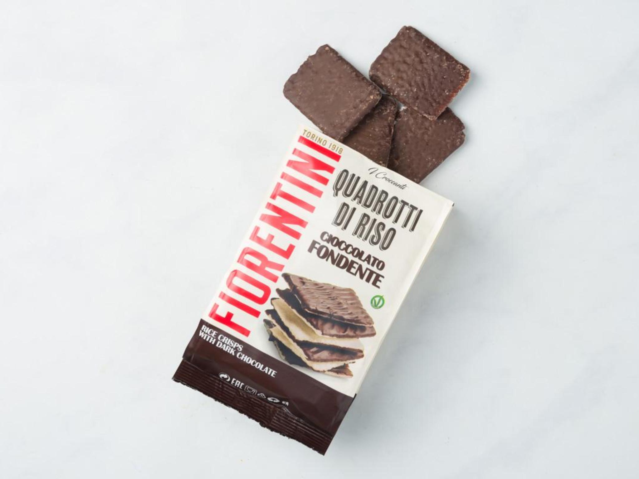 Quadrotti di riso ricoperti di cioccolato fondente