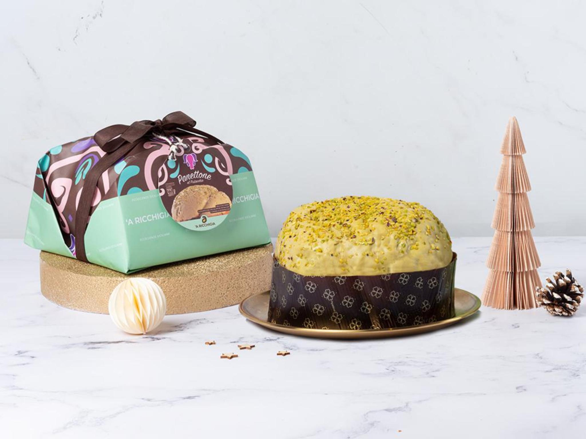 Panettone farcito con crema di pistacchio