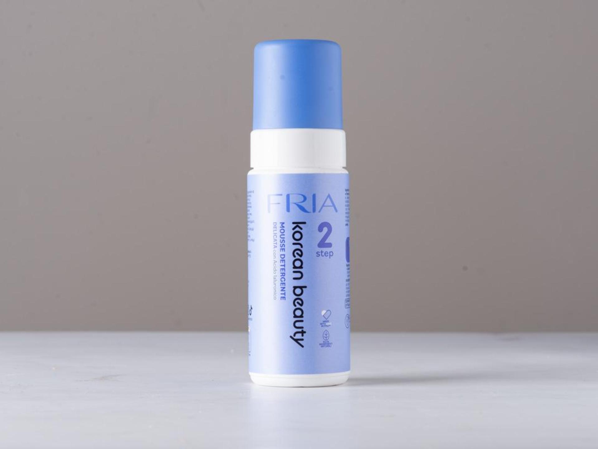 Mousse detergente viso delicata con acido ialuronico