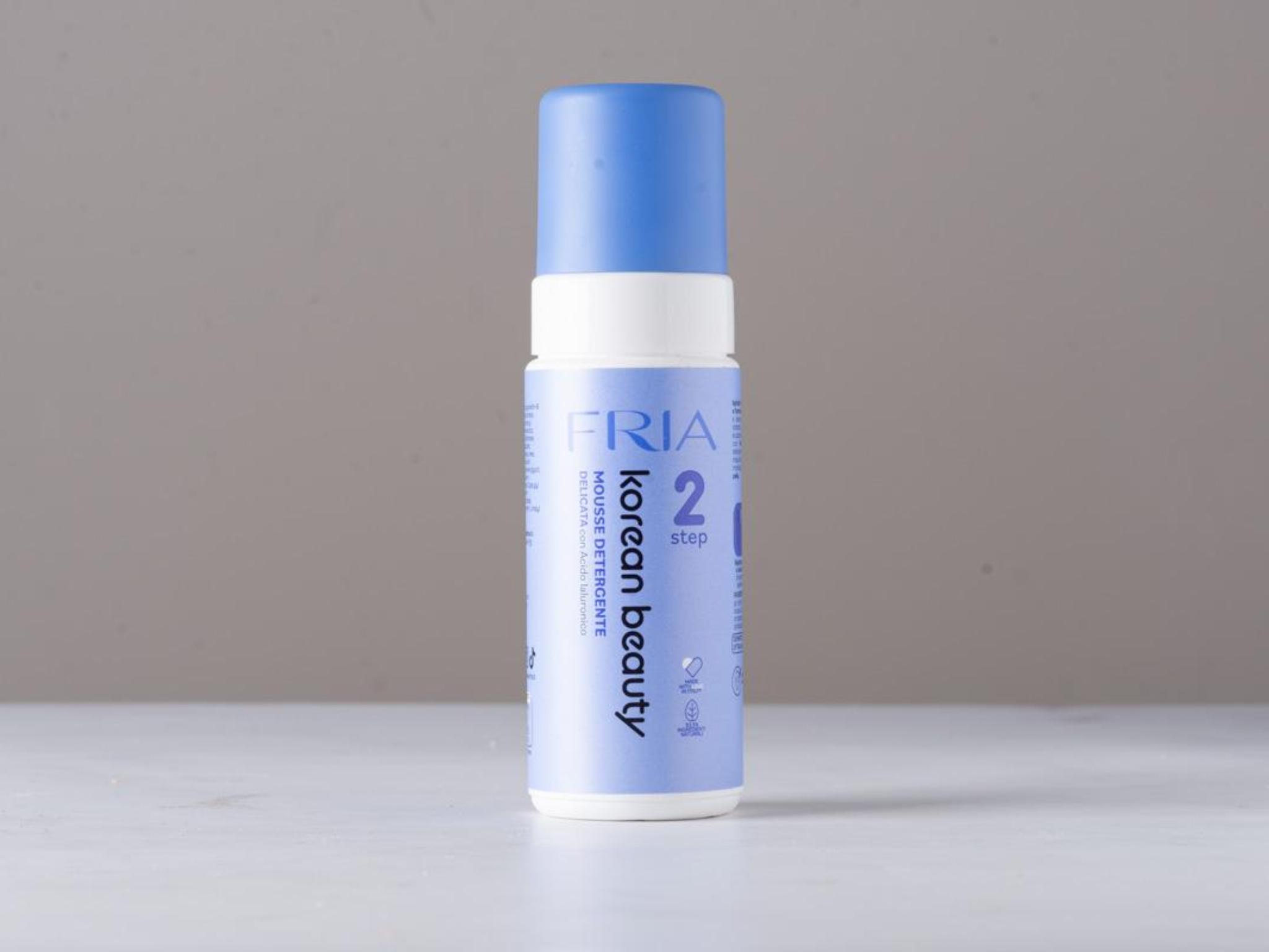 Mousse detergente viso delicata con acido ialuronico