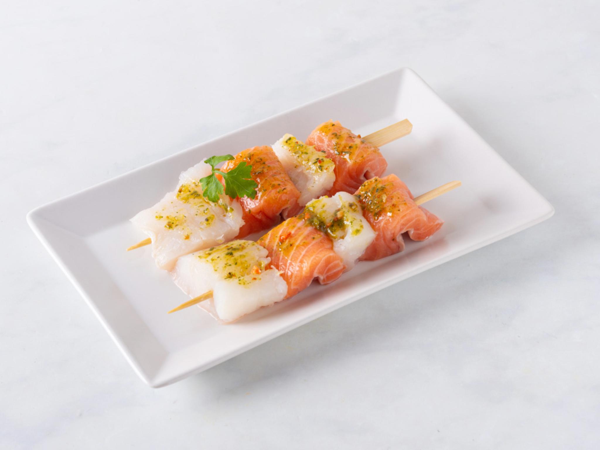 Spiedini di merluzzo e salmone alle erbe