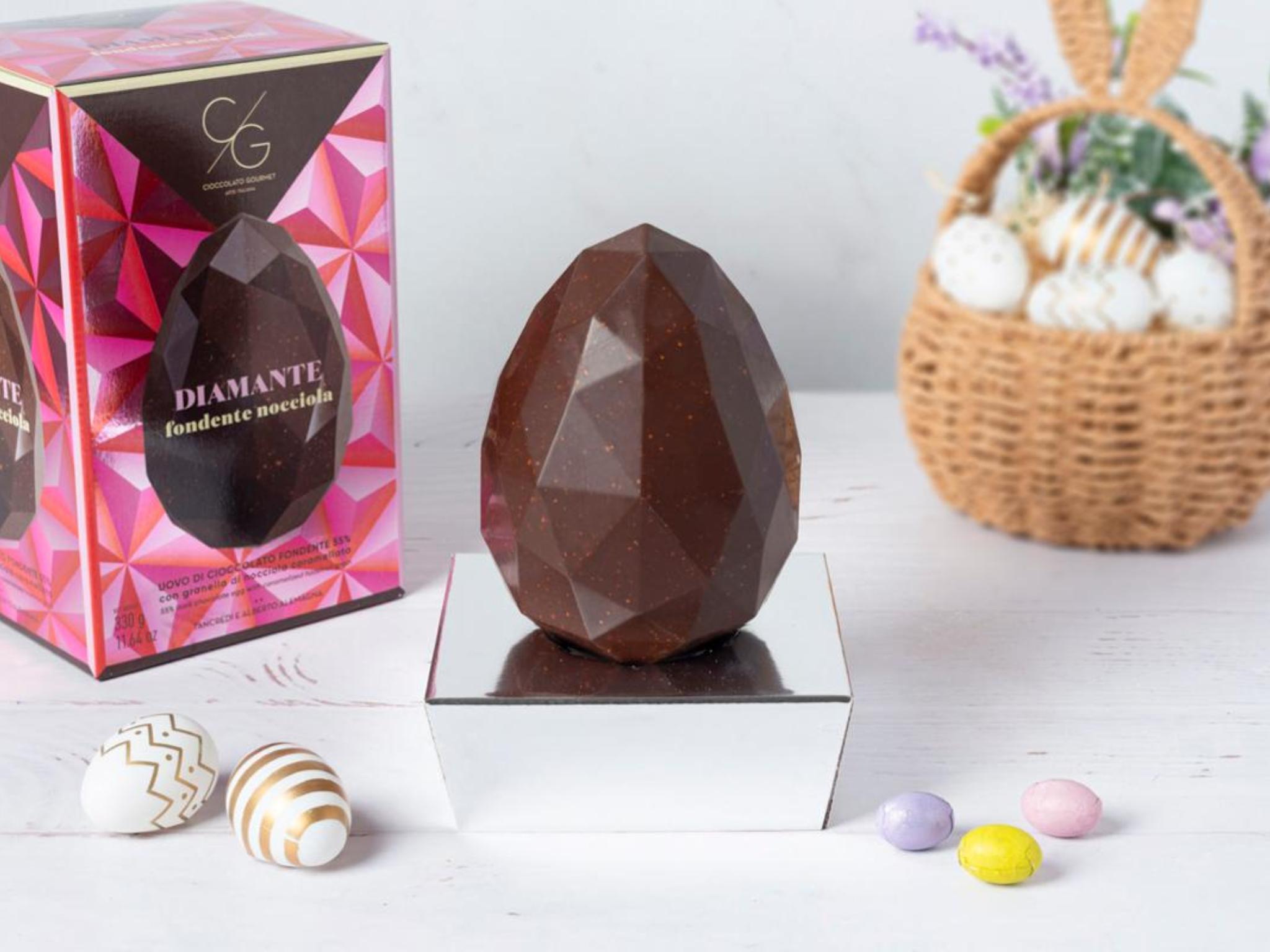 Uovo fondente con granella di nocciole caramellate