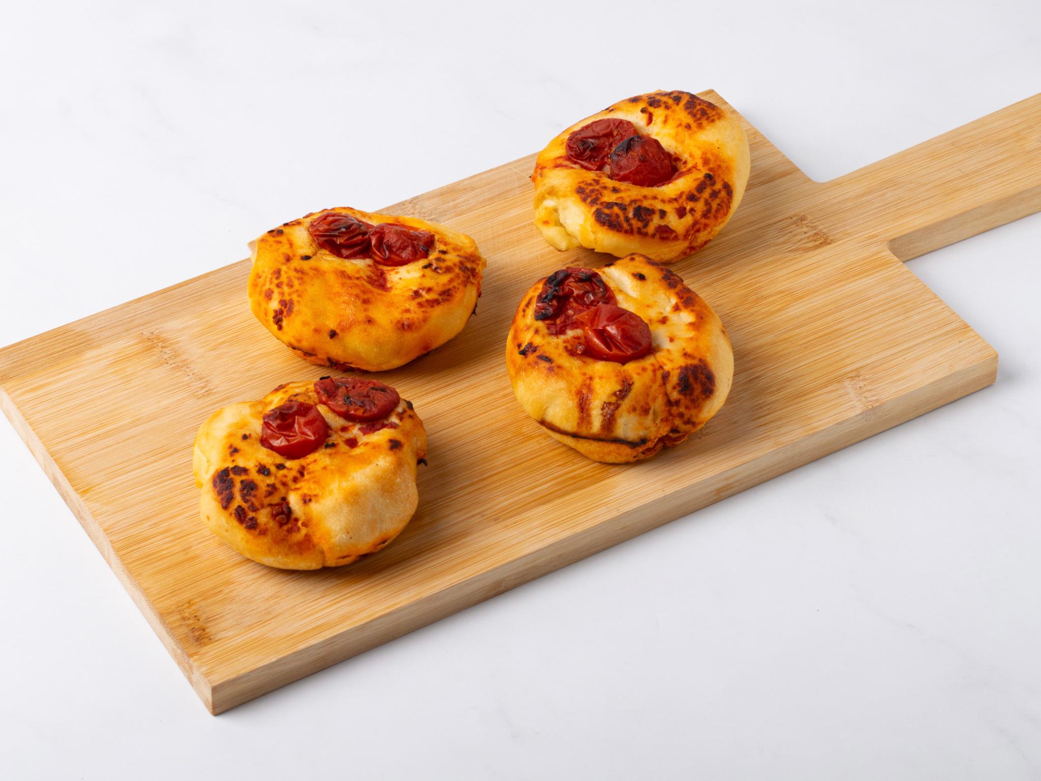 4 Focaccine con pomodorini