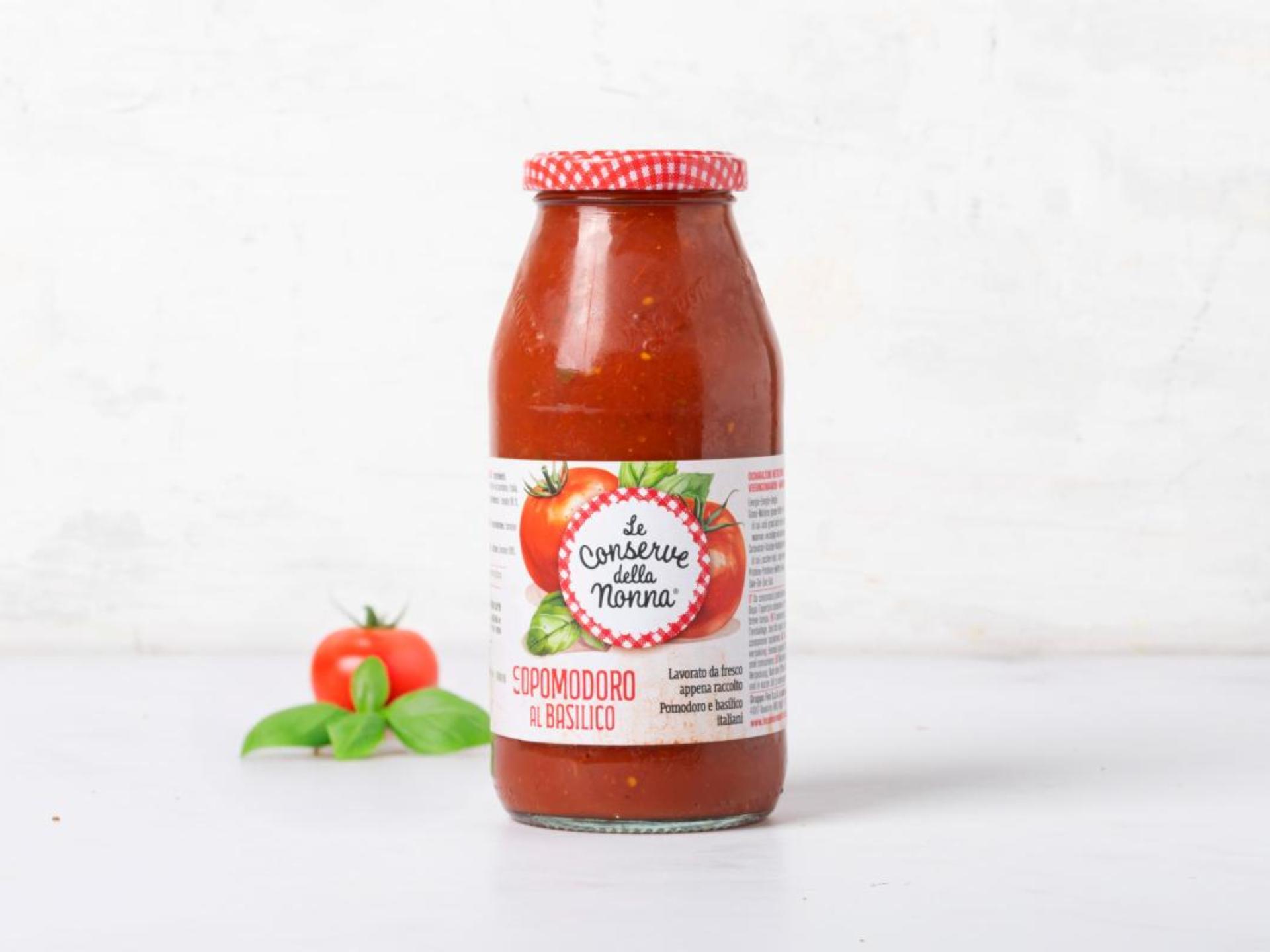 Passata di pomodoro con basilico