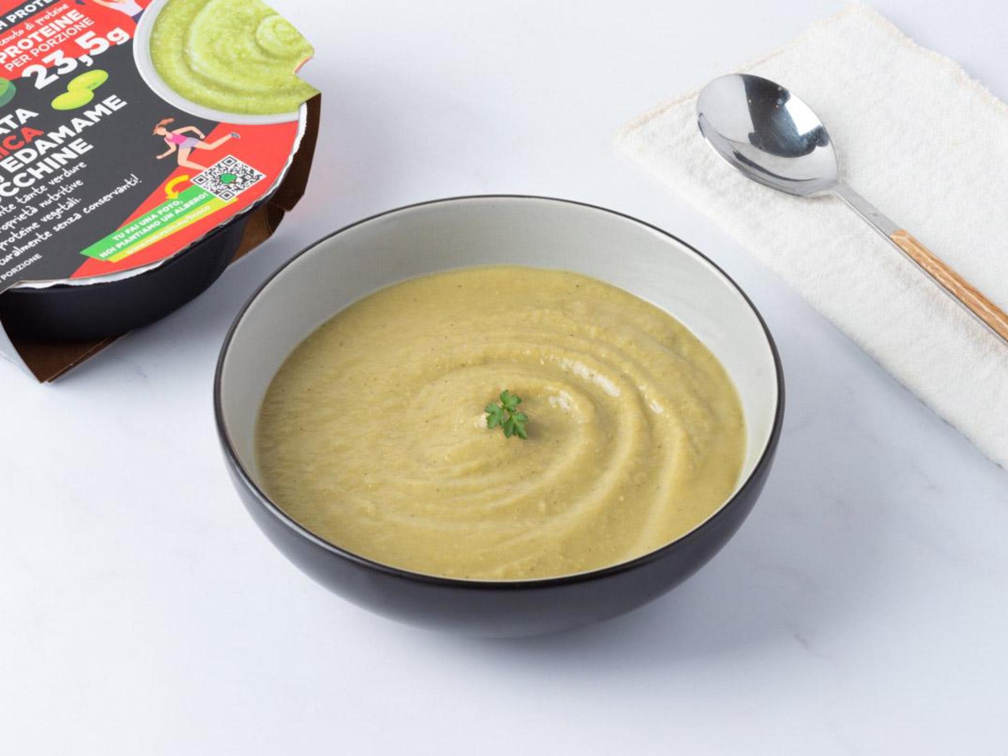 Vellutata proteica di piselli, edamame e zucchine