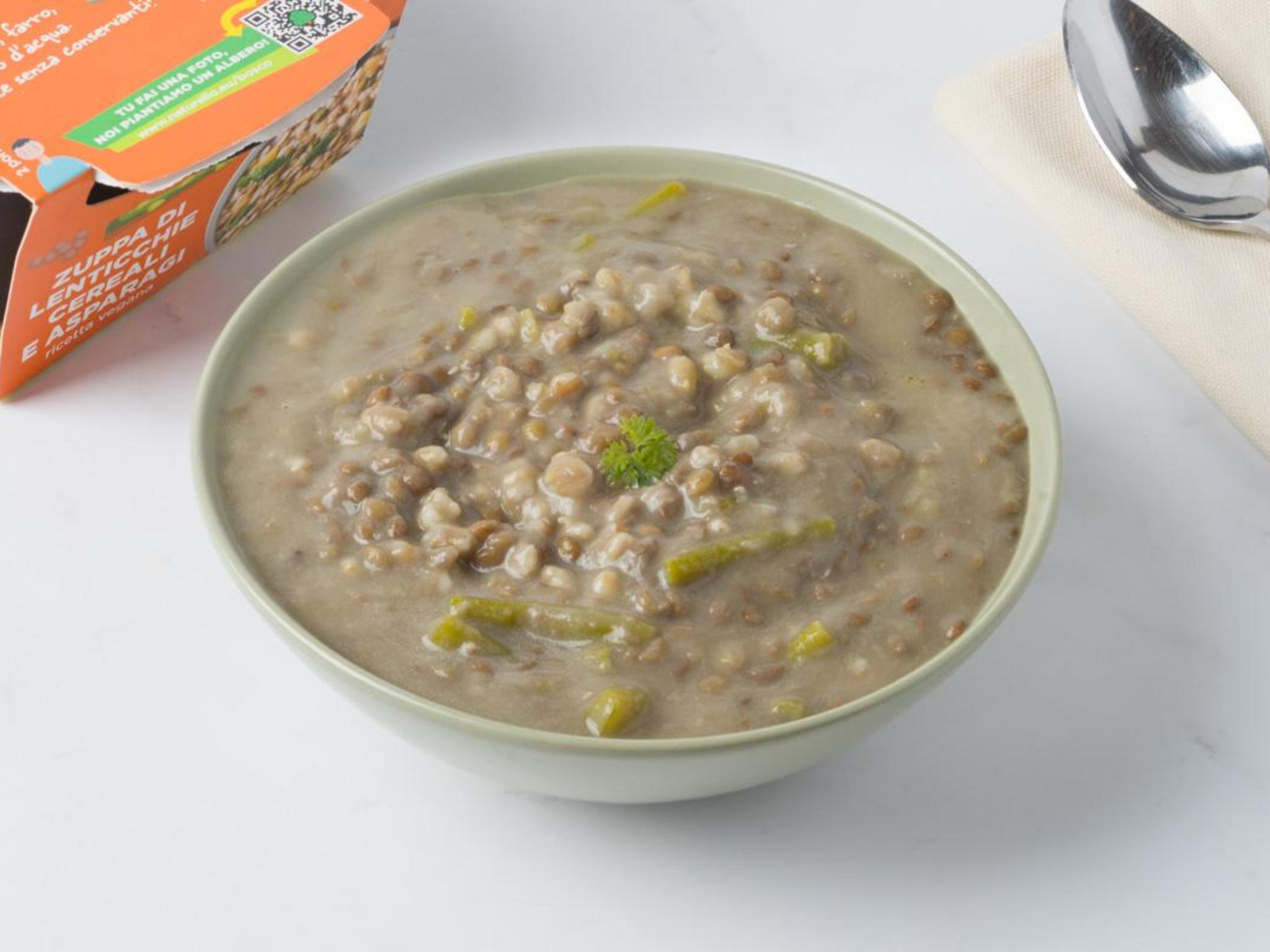 Zuppa di lenticchie, cereali e asparagi