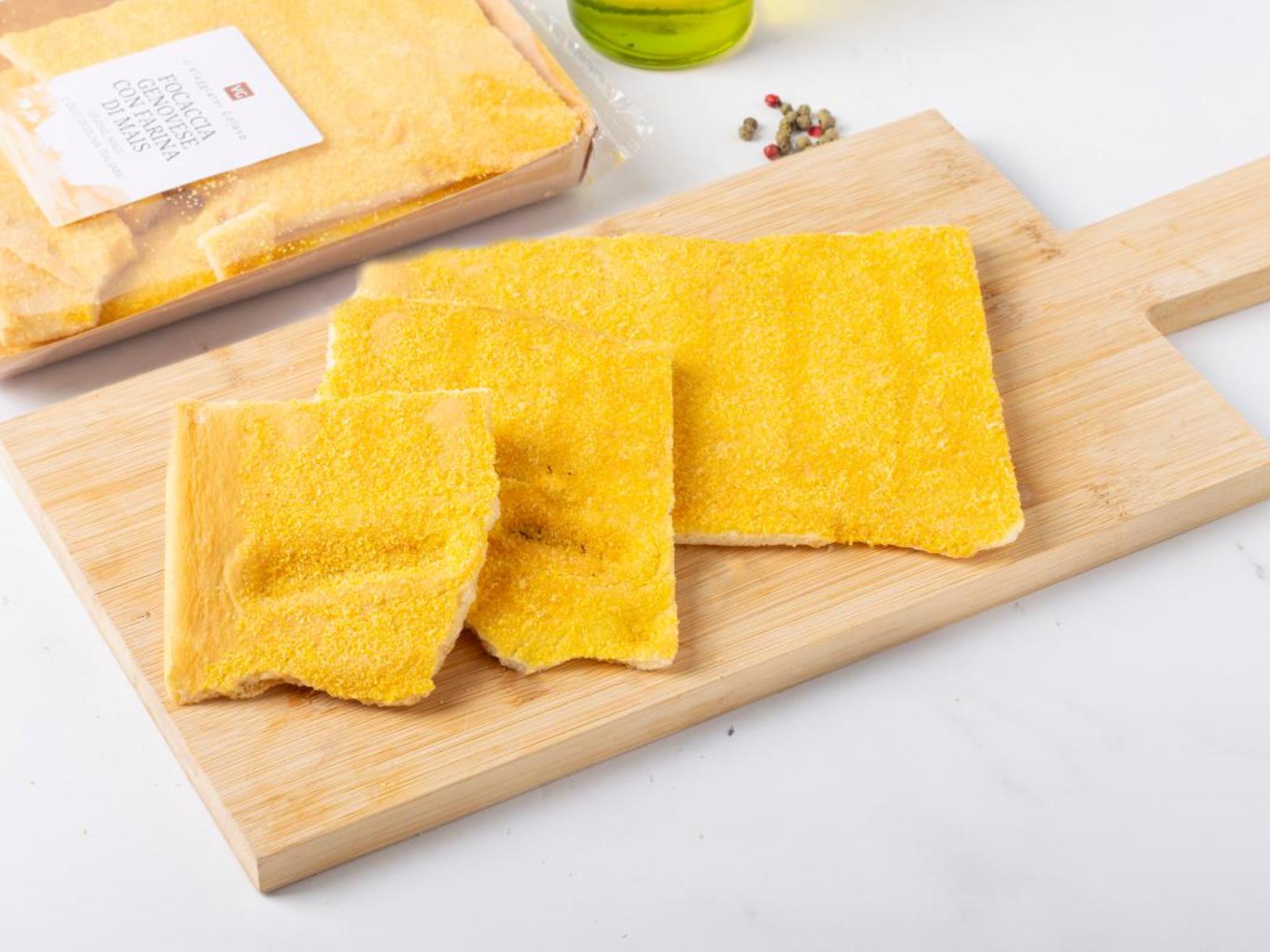 Focaccia croccante genovese con farina di mais