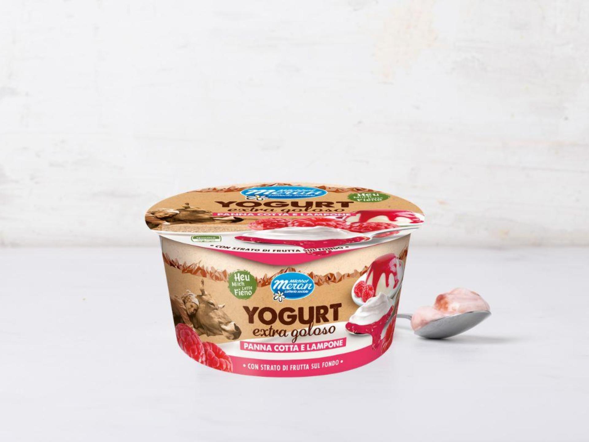 Yogurt extra goloso da latte fieno STG con panna cotta e lampone