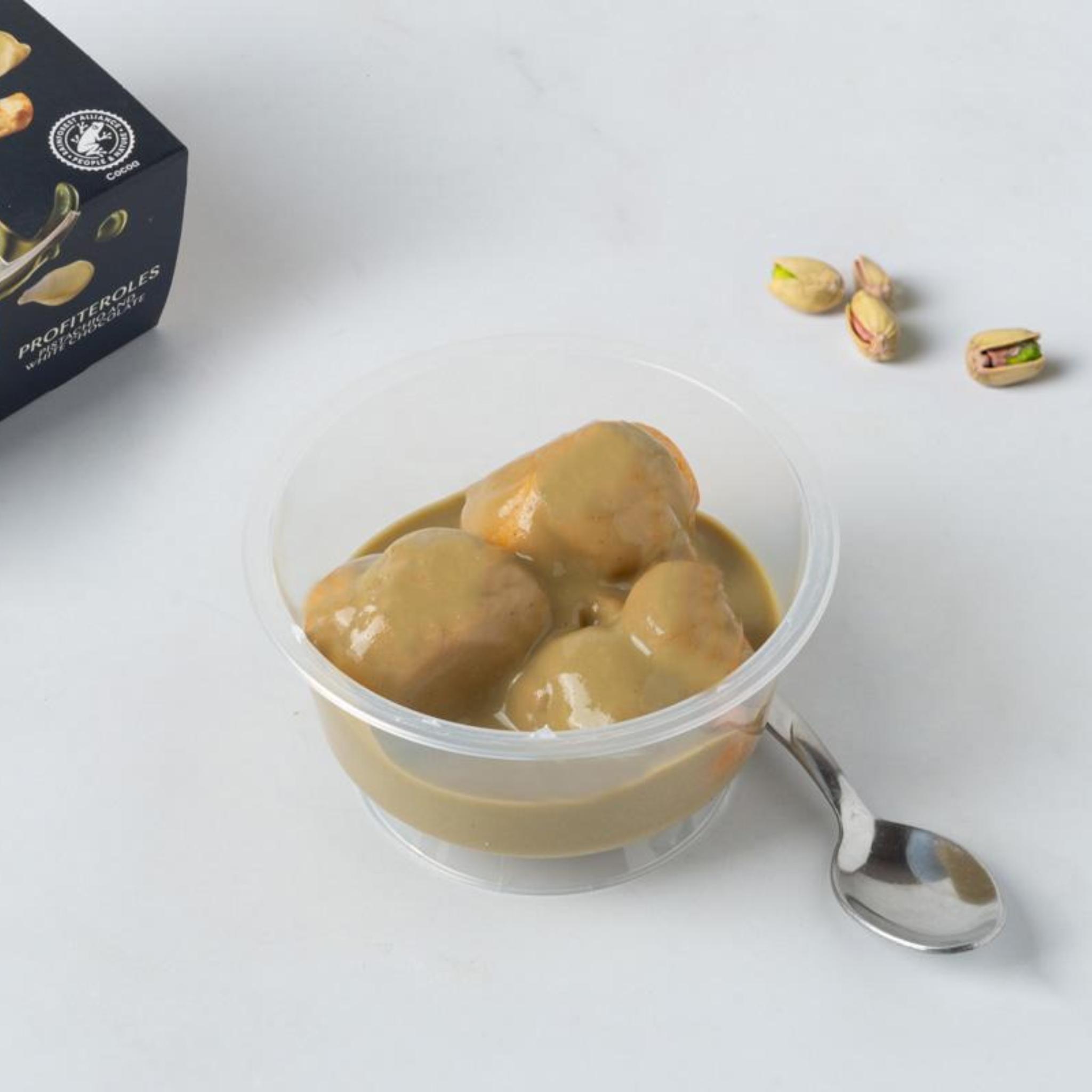 Profiteroles pistacchio e cioccolato bianco