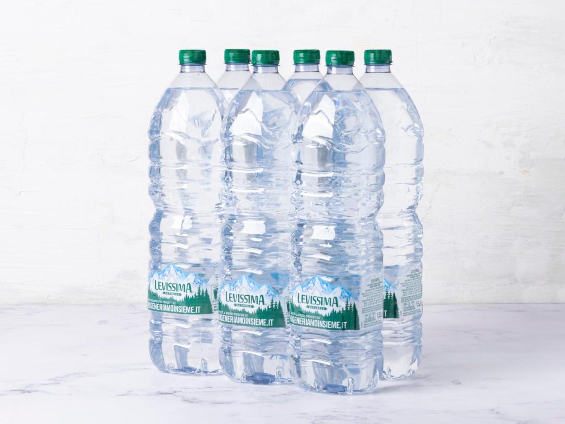 6 Acqua naturale 1,5 lt
