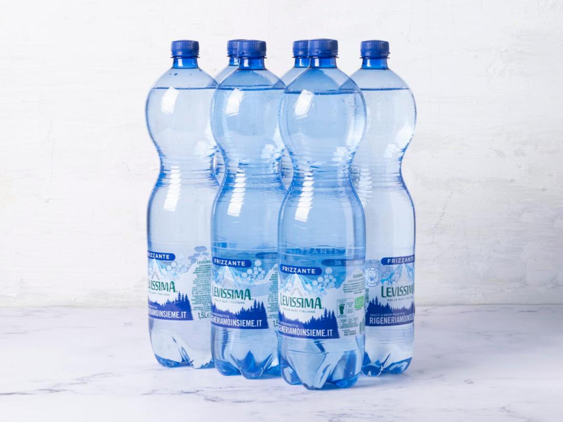 6 Acqua frizzante 1,5 lt