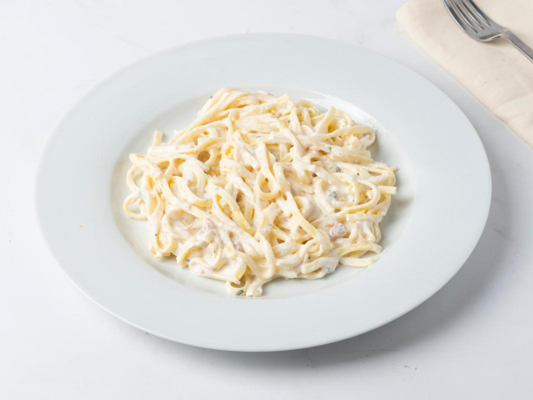 Tagliolini con panna e salmone
