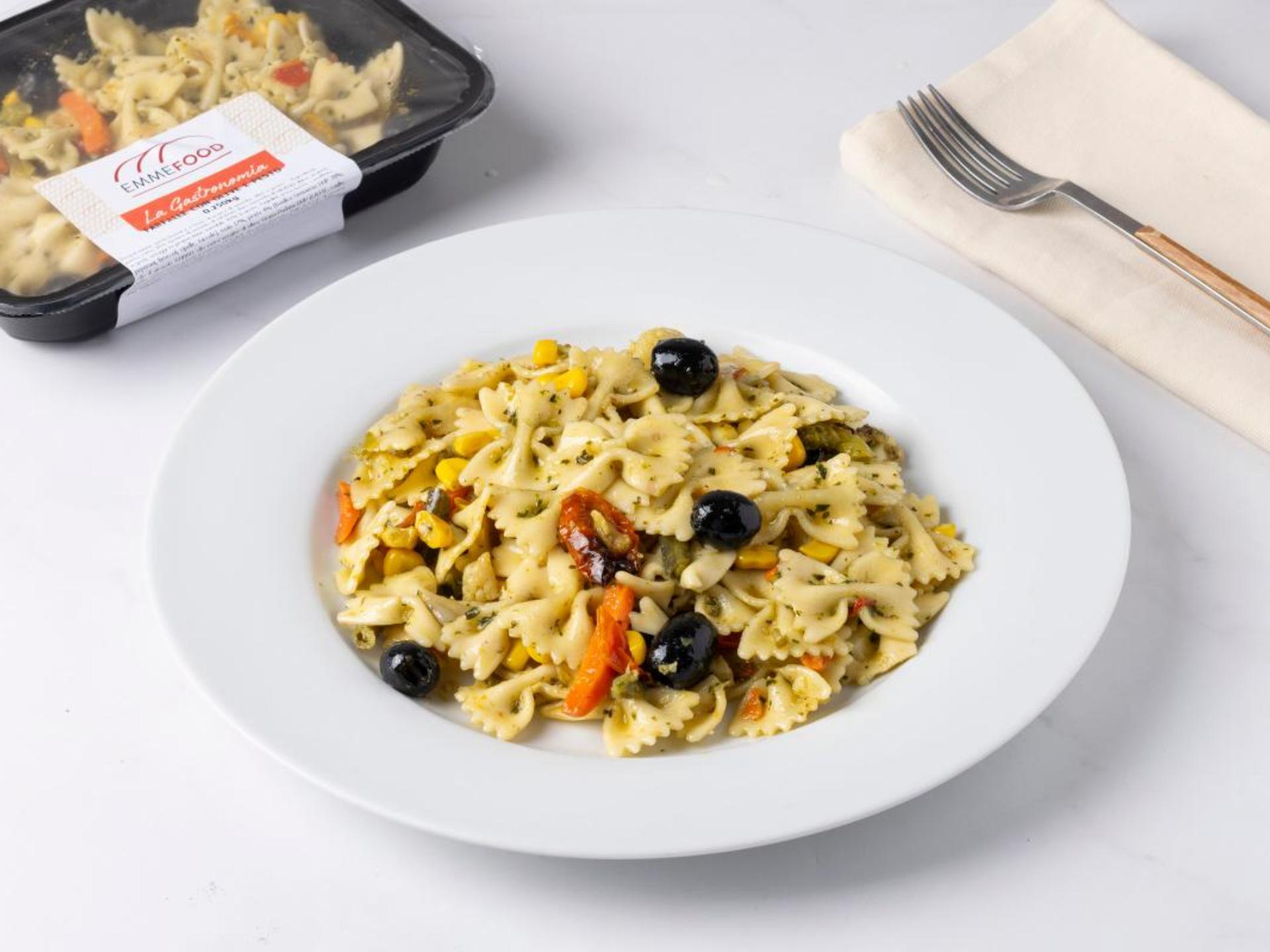 Farfalle con olive e pesto