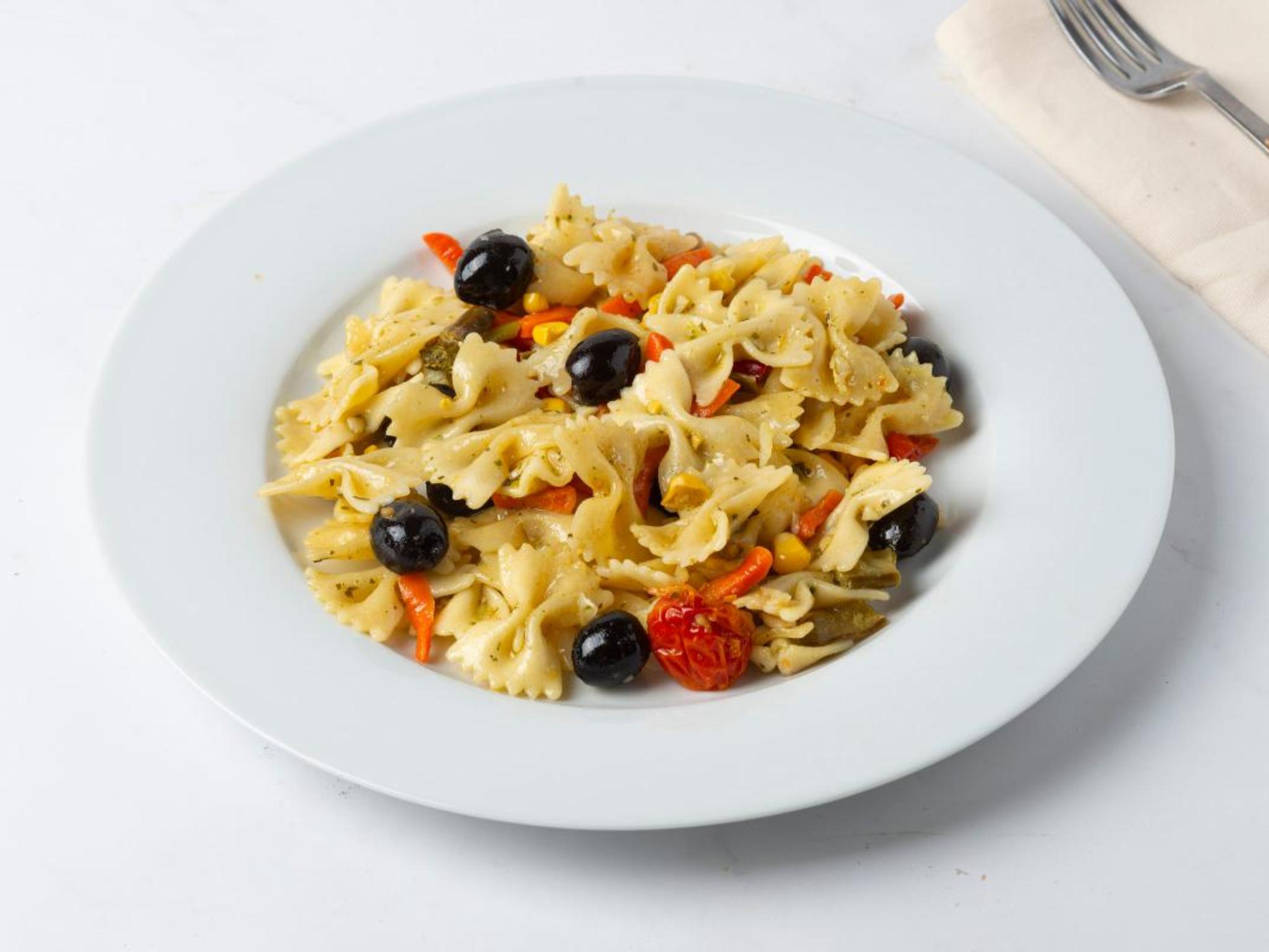 Farfalle con olive e pesto