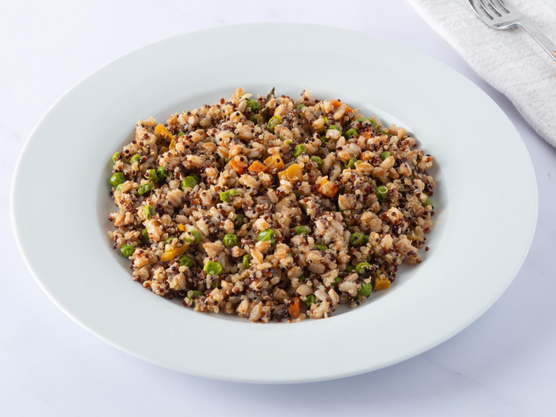 Insalata di farro e quinoa con verdure
