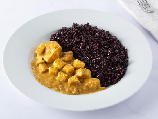 Pollo al curry e riso nero