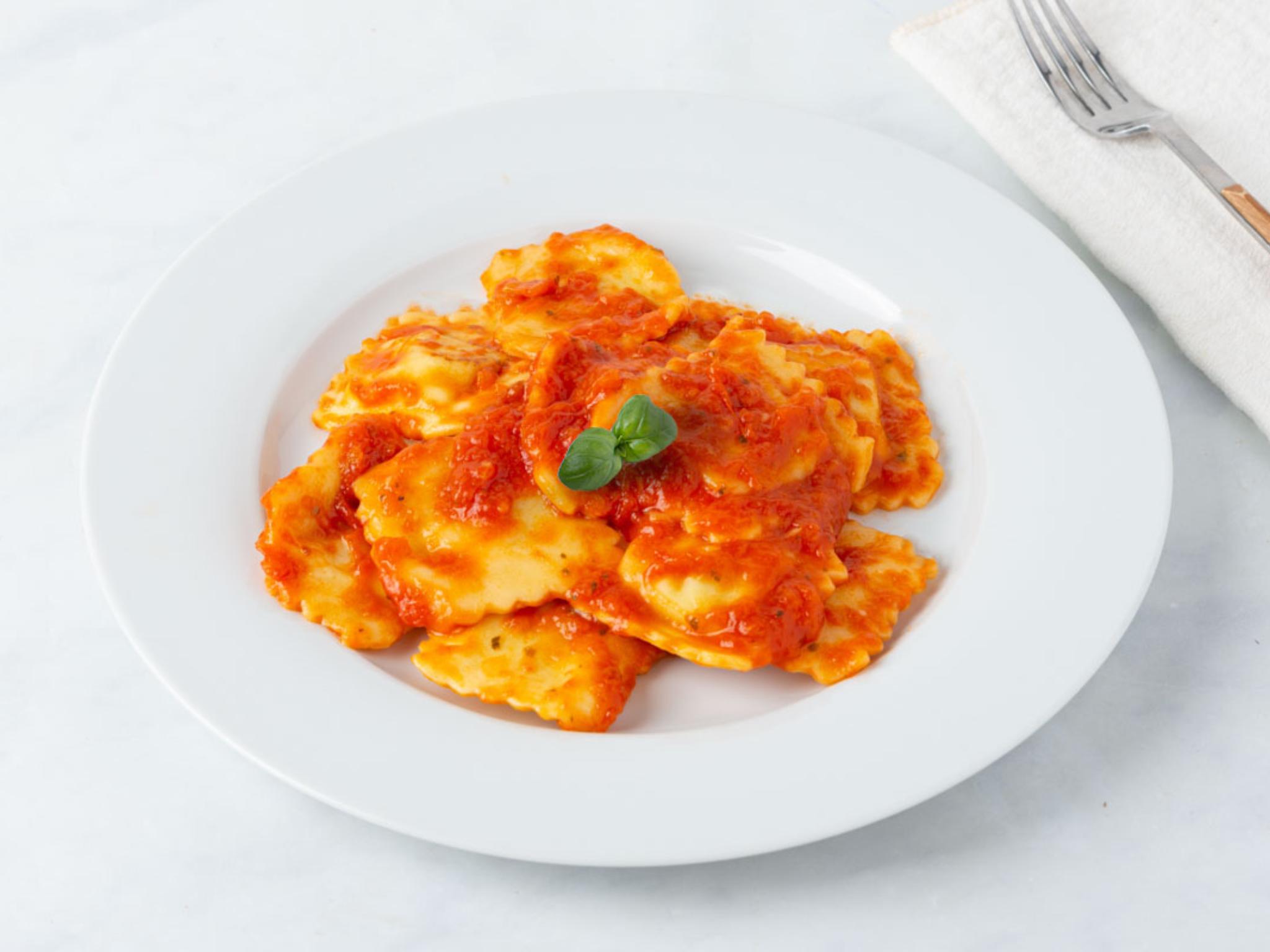 Ravioli ricotta e spinaci al pomodoro